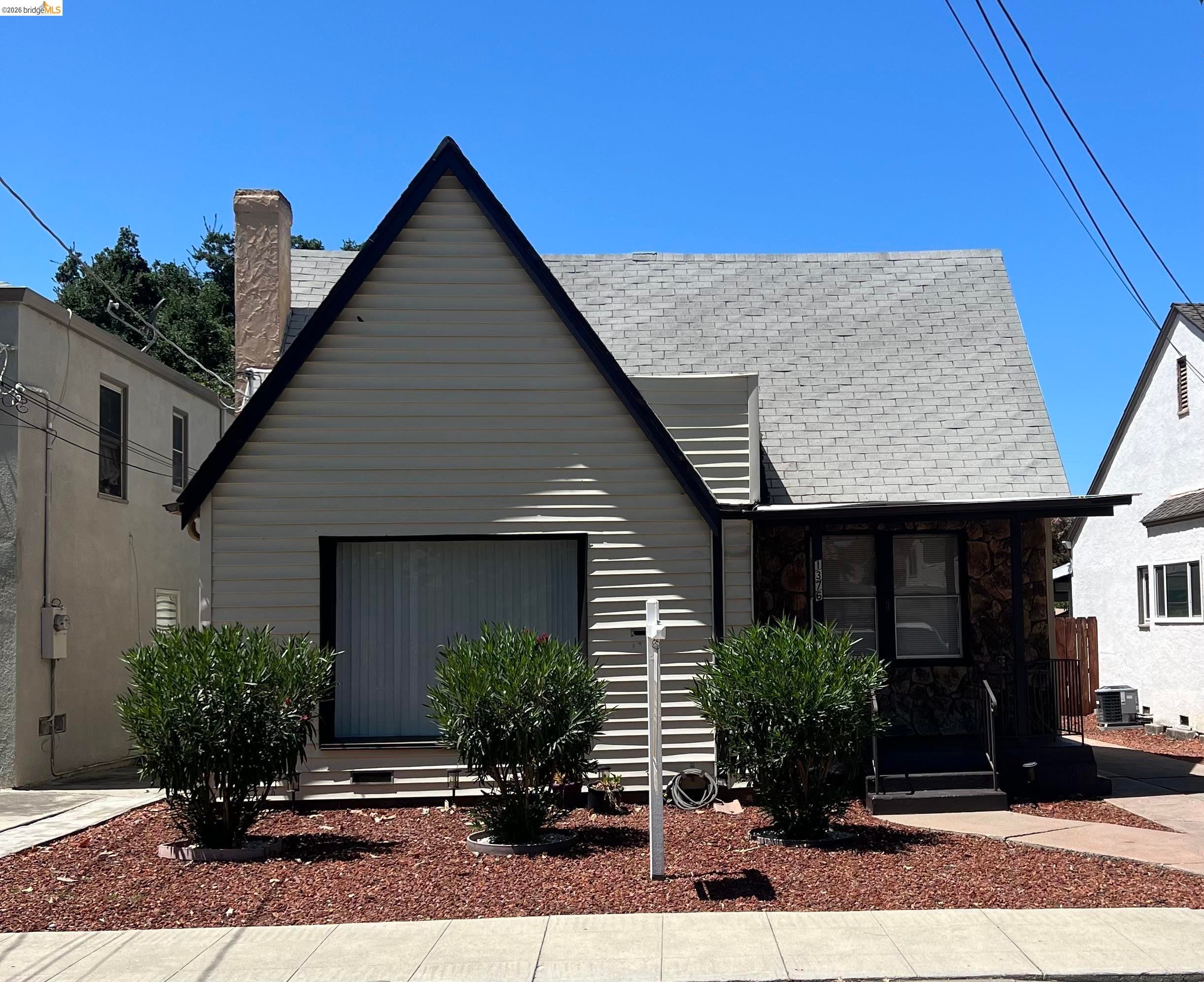1376 Elm Street — photo