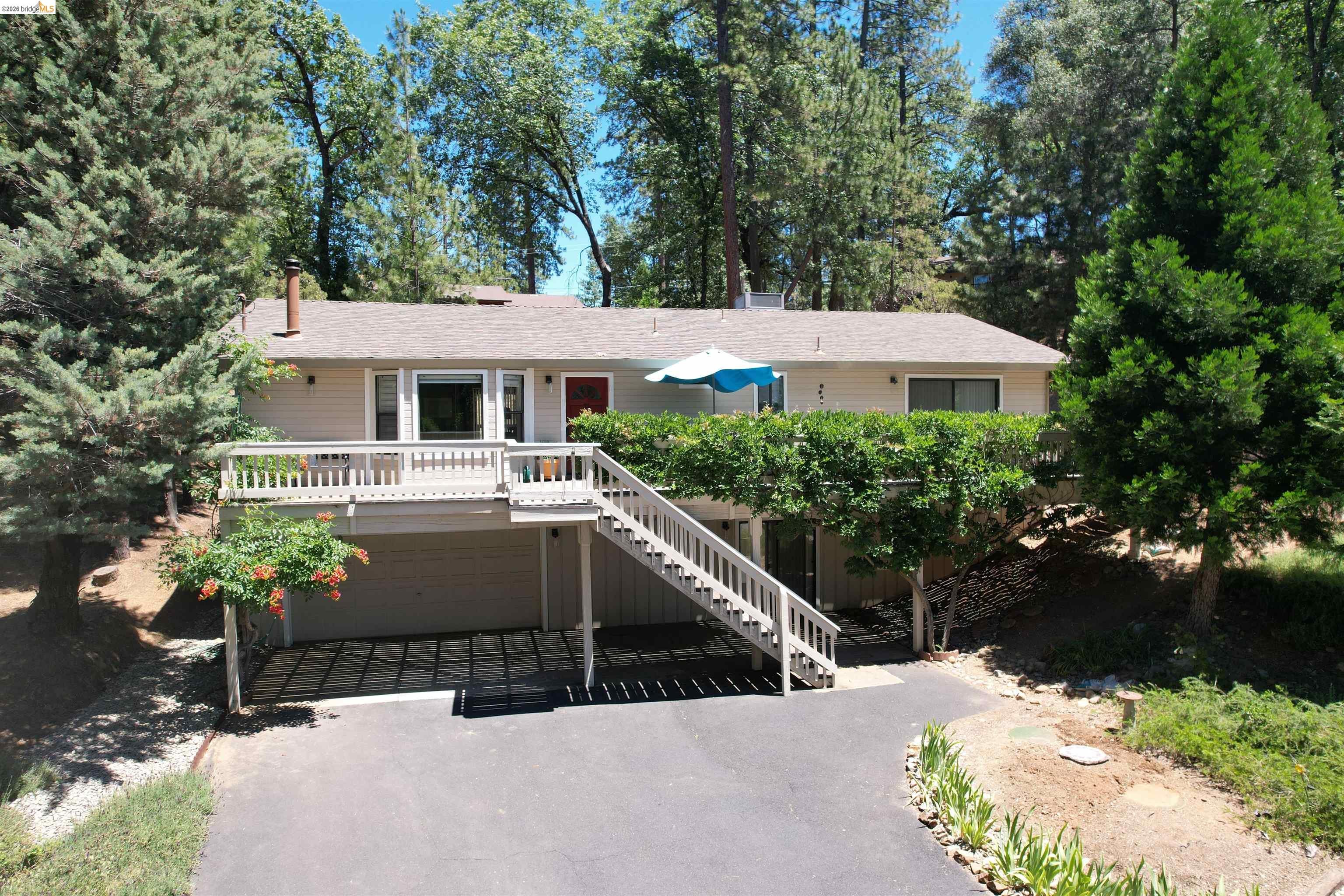 20812 Point View Dr. — photo