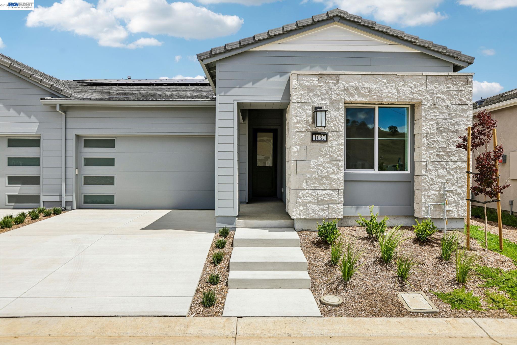 1087 Riverbend Drive — photo