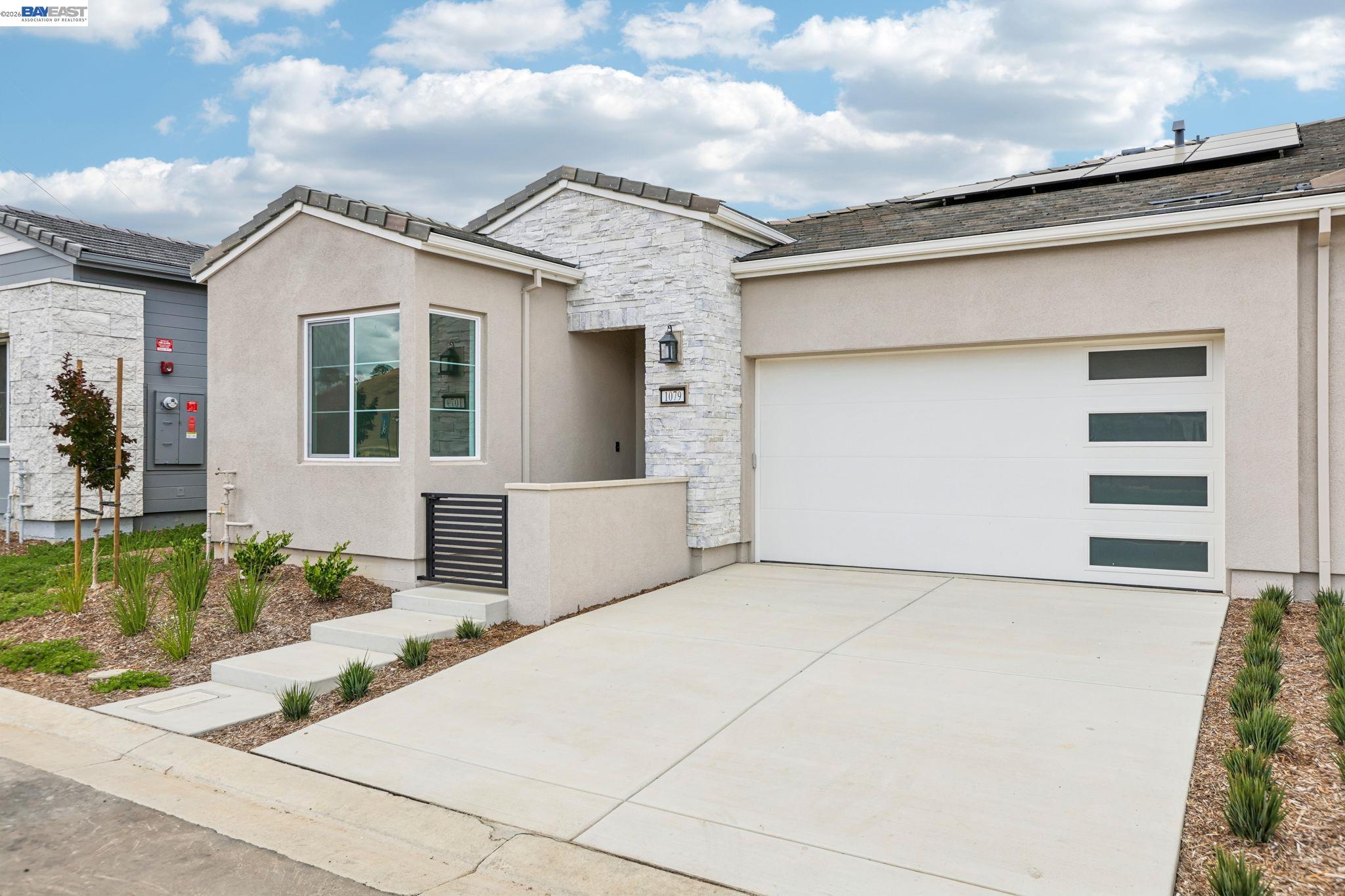 1079 Riverbend Drive — photo