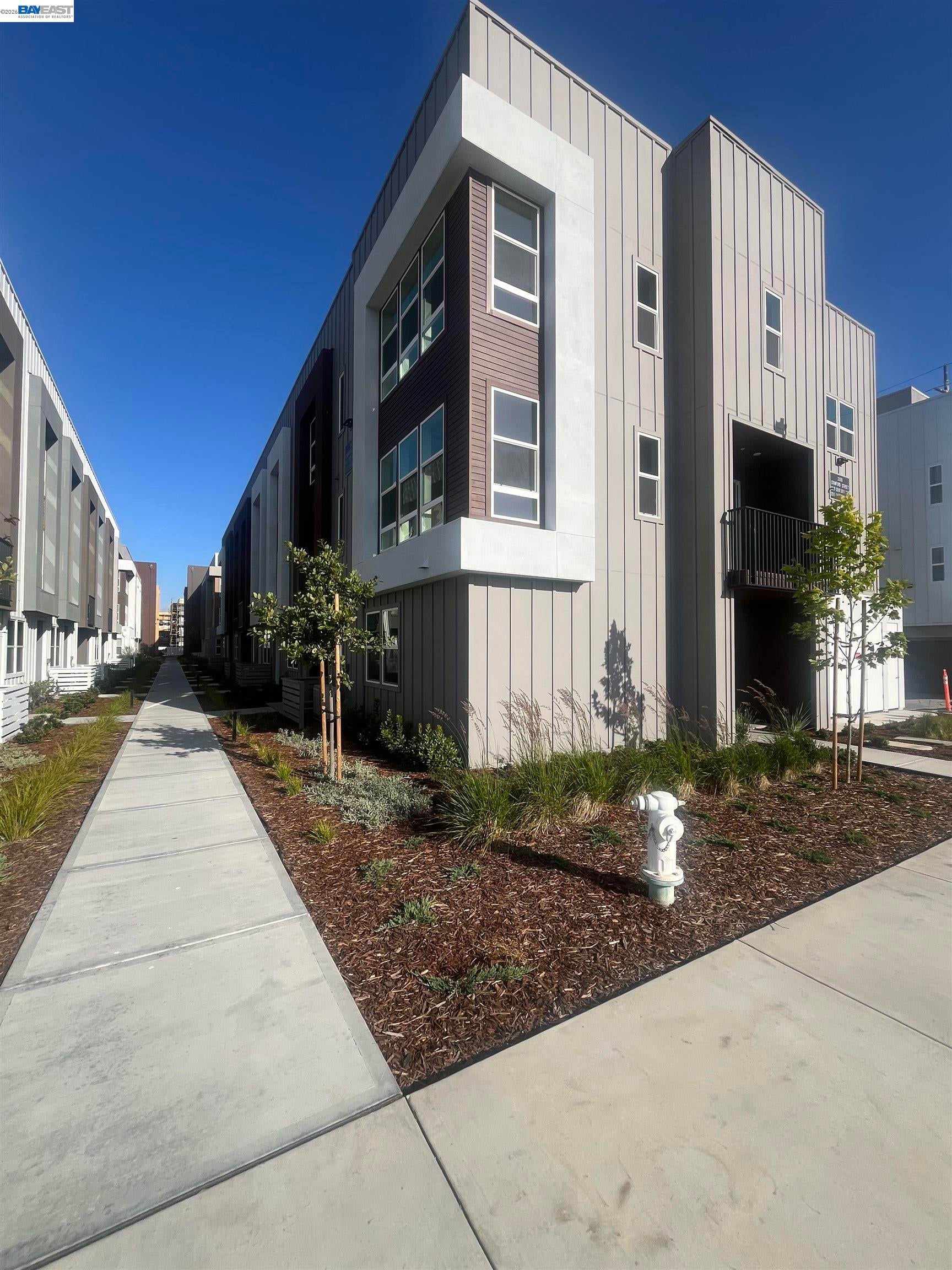 2015 Clement Avenue — photo