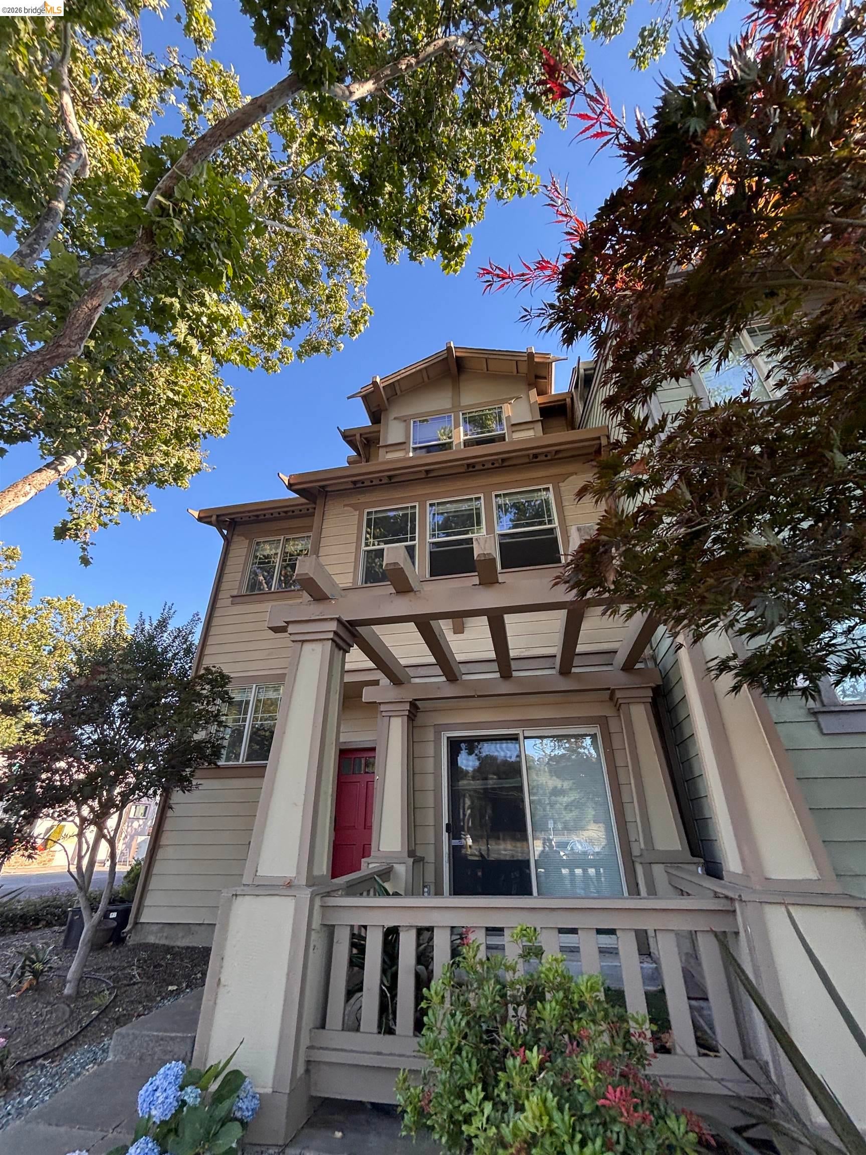 659 Macarthur Blvd. — photo