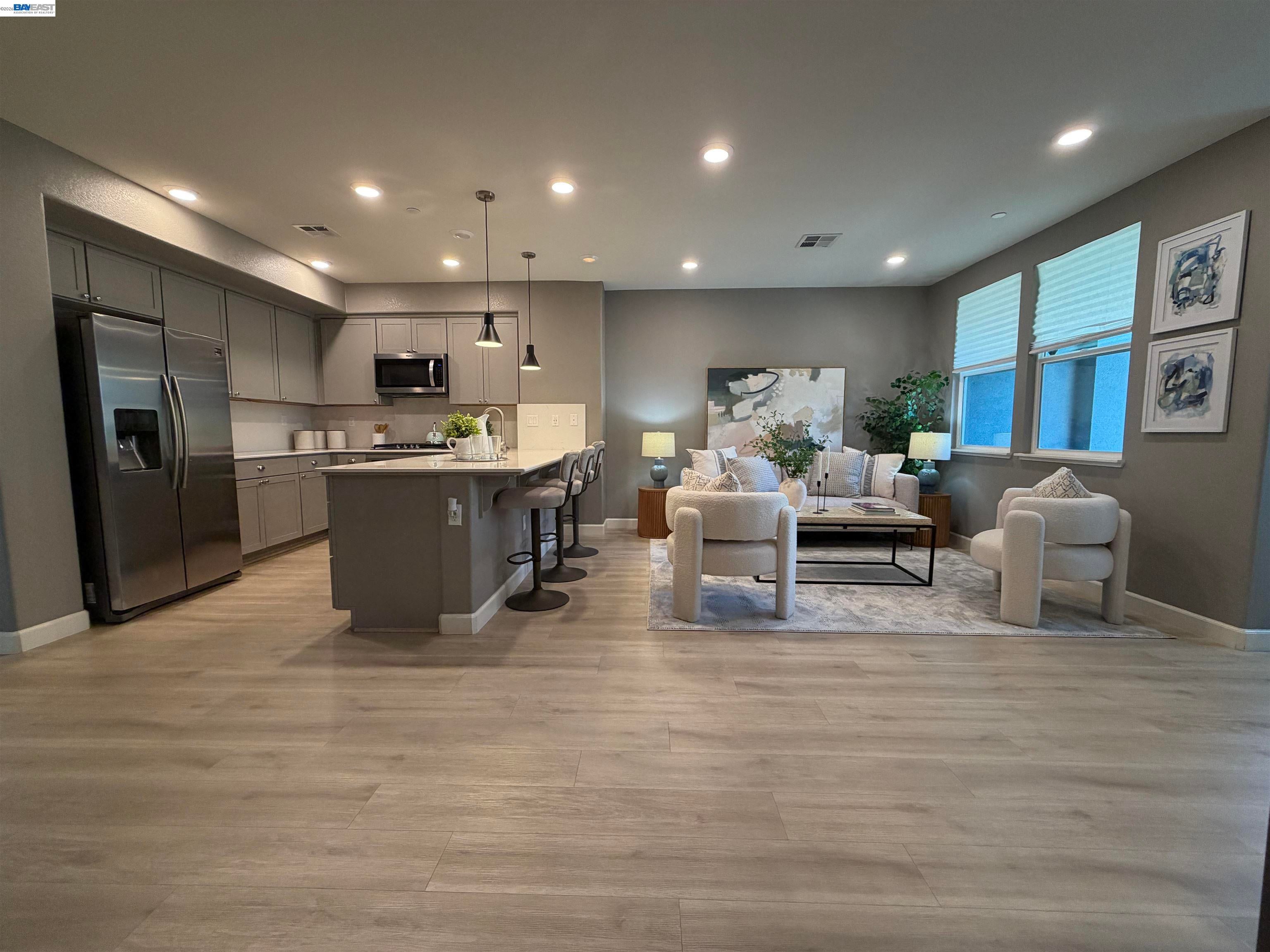 558 Clover Cir — photo