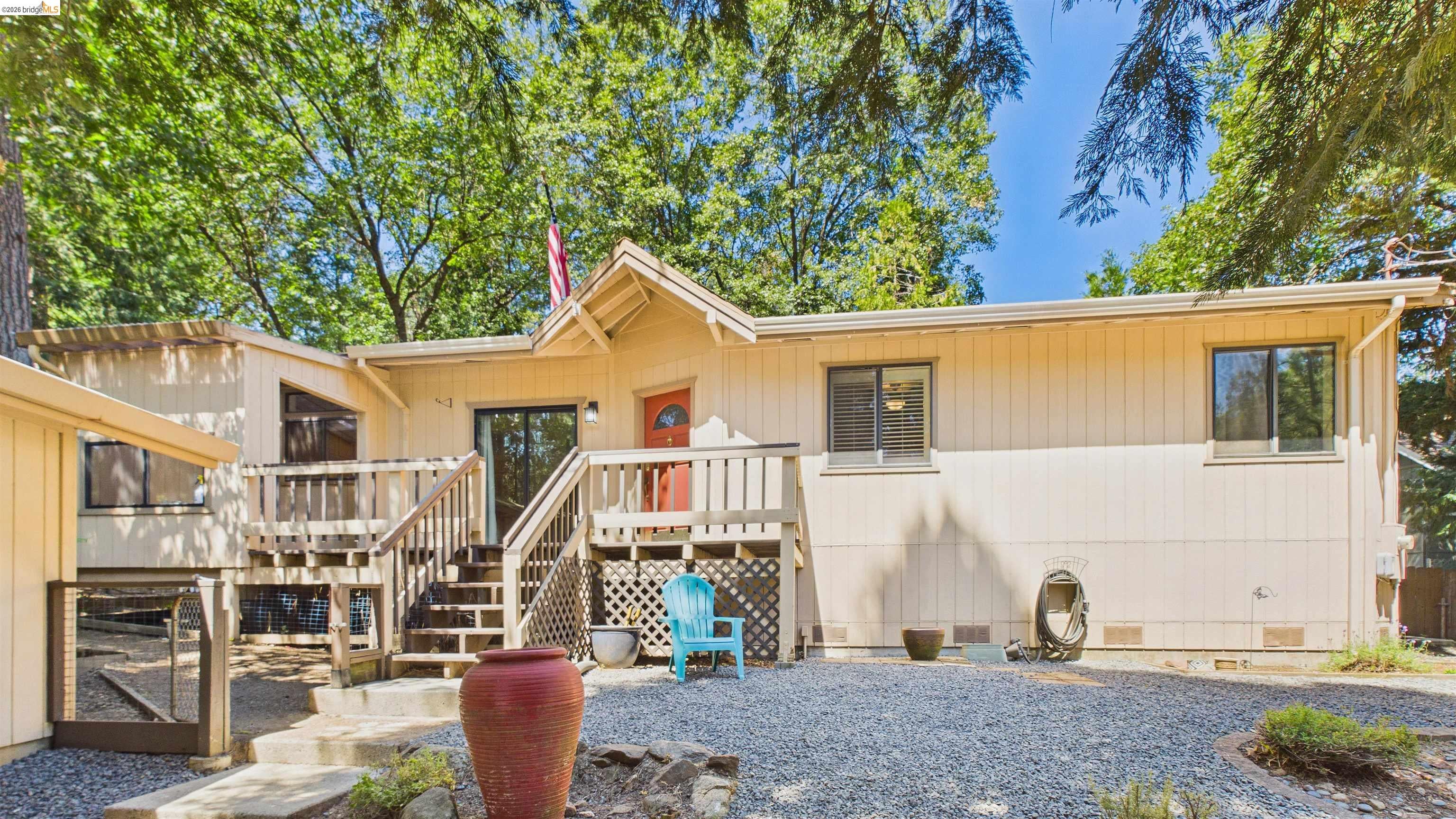 16961 Columbia River Dr — photo