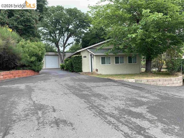 13676 Tuolumne Rd — photo