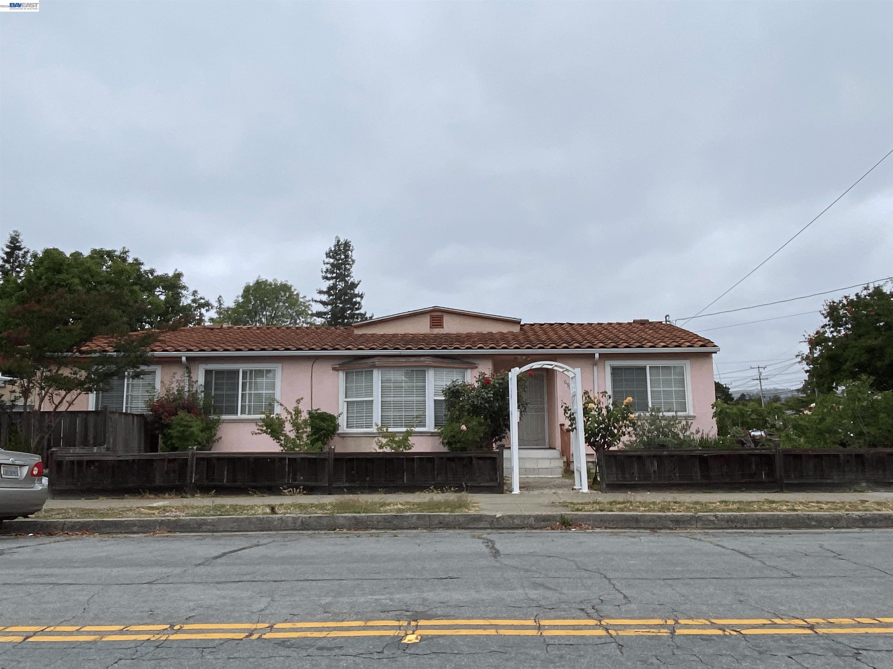 690 Dowling Blvd — photo