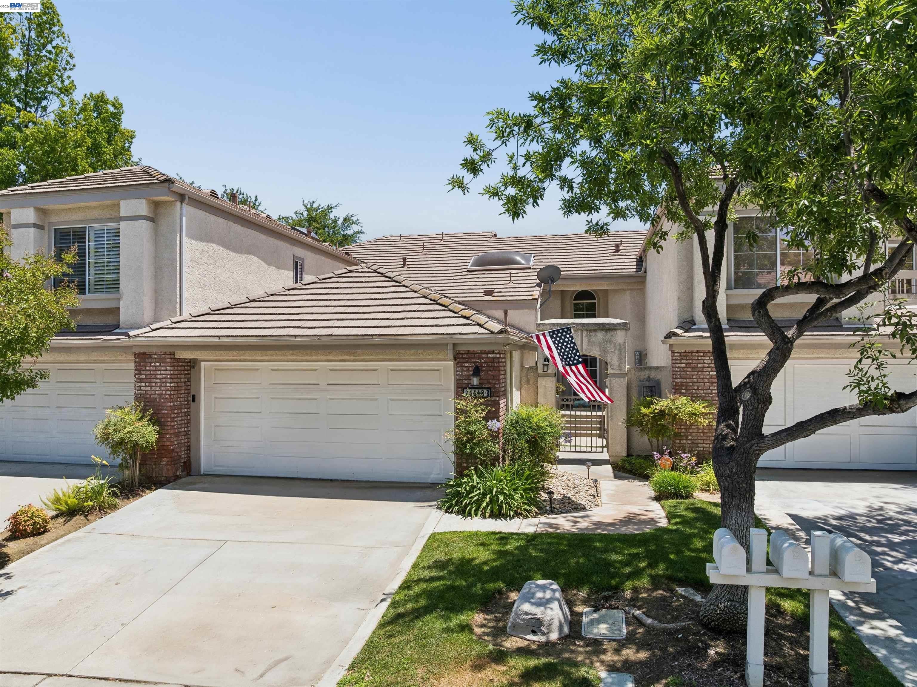 24448 Hampton Dr B — photo