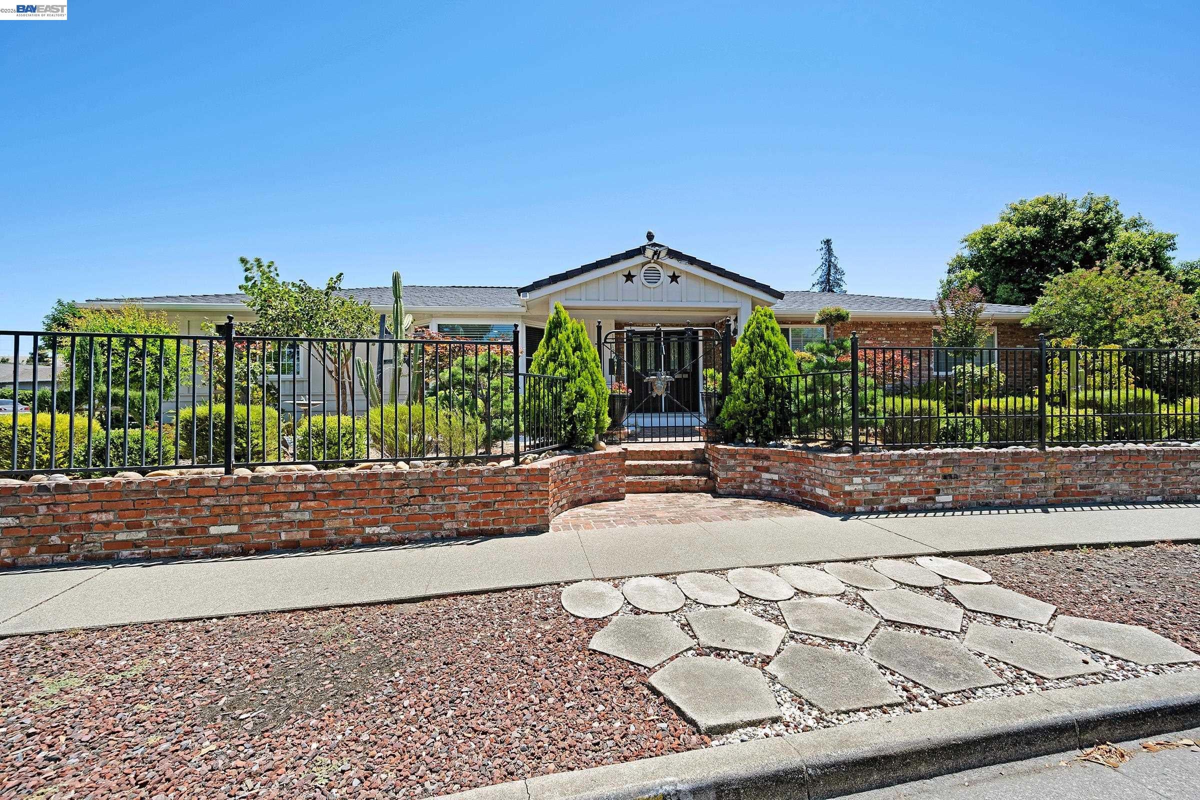 1742 Mendocino Dr — photo