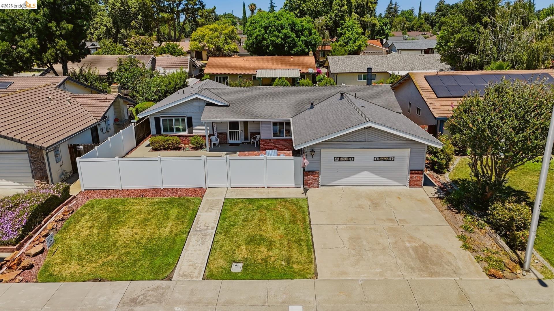 1421 Woodmont Way — photo