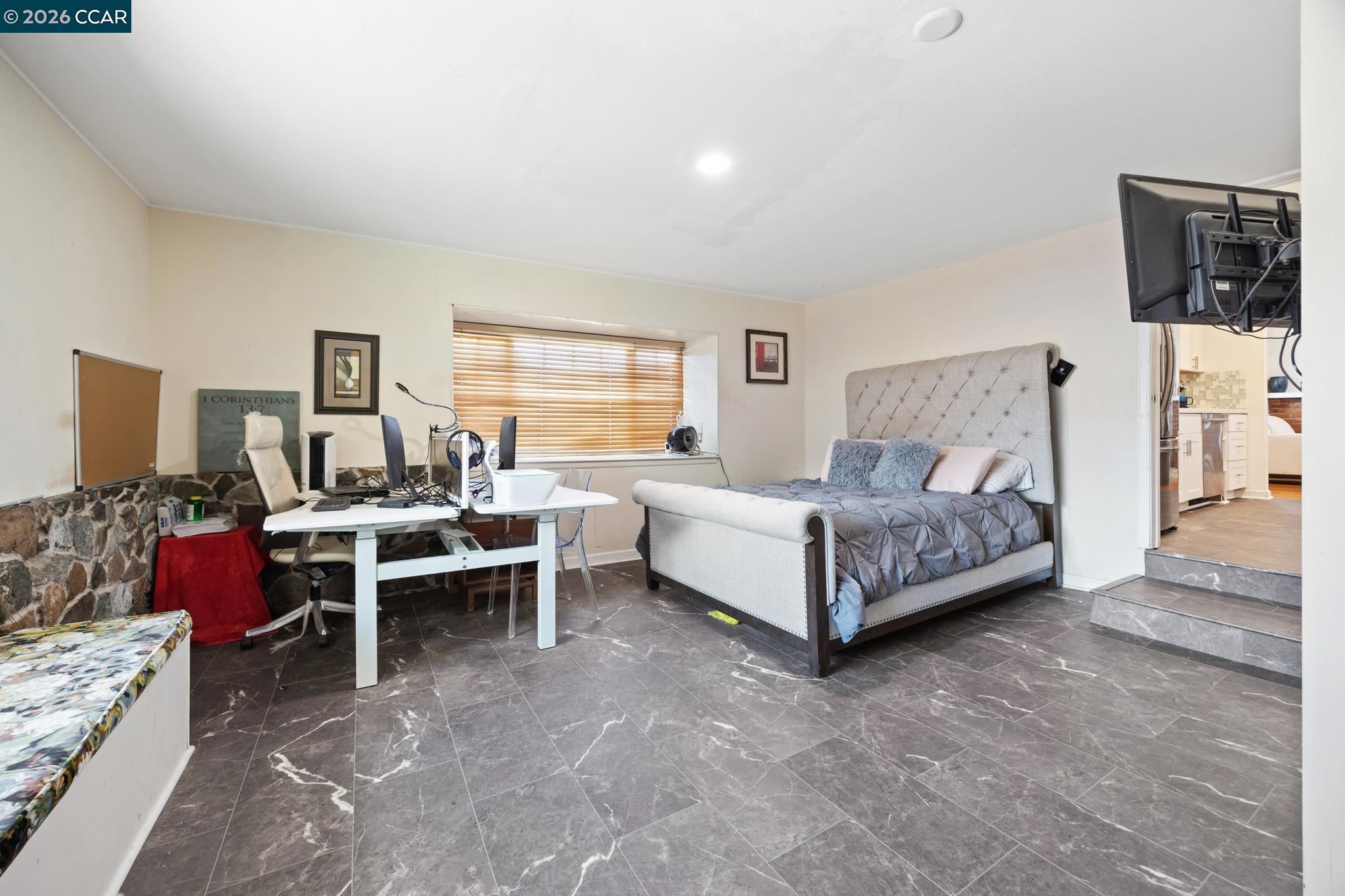 993 Argenta Court — photo
