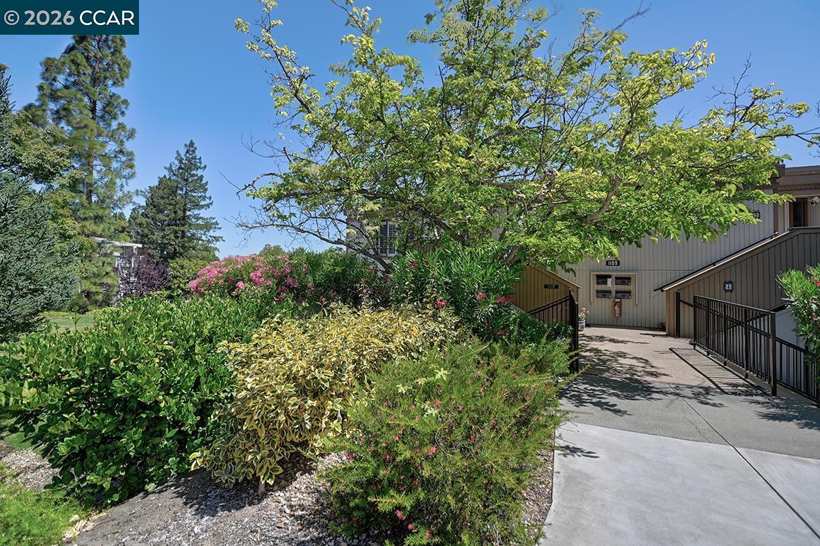 1109 Canyonwood Ct 1 — photo