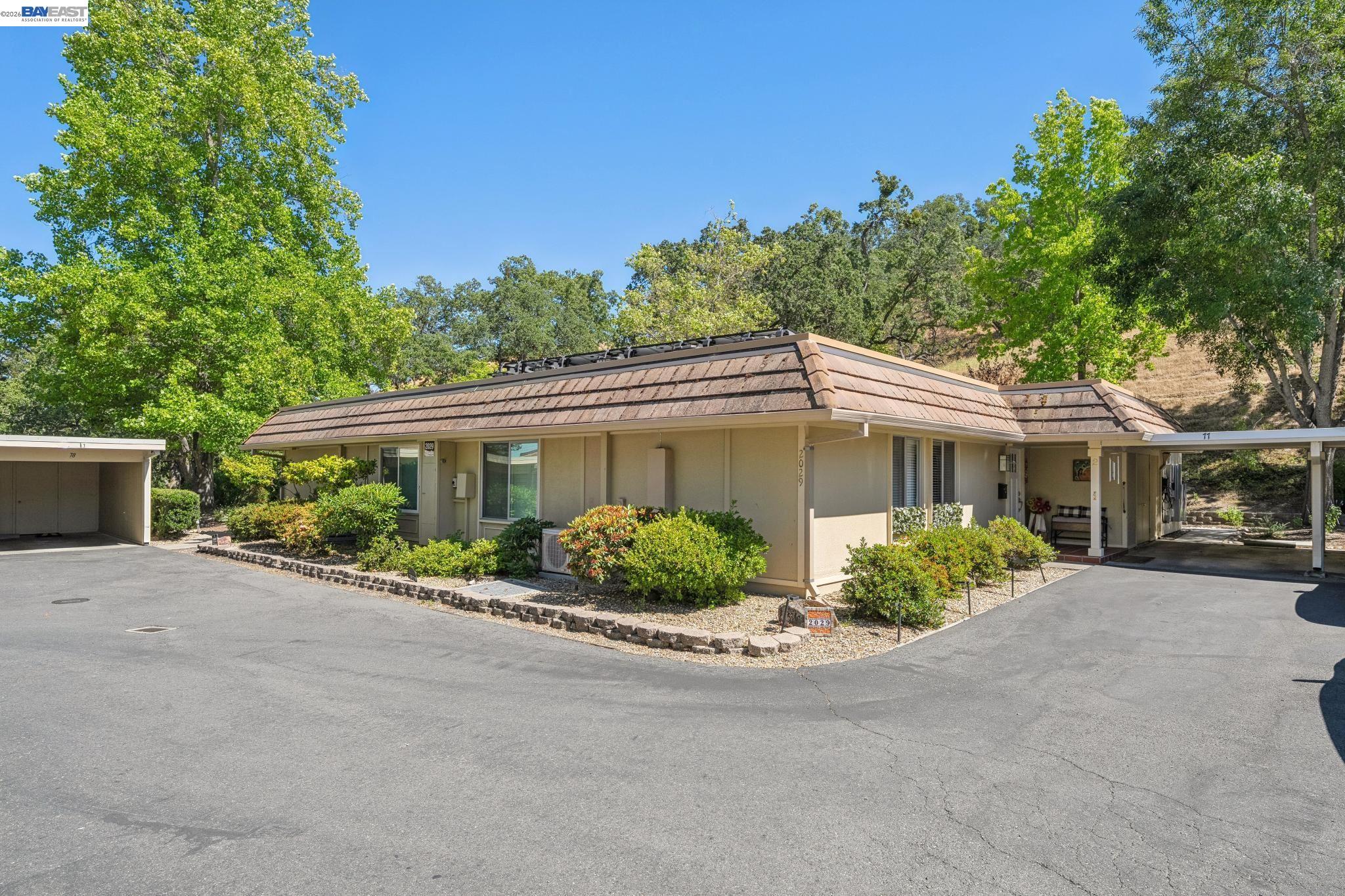 2029 Ptarmigan Dr 2 — photo
