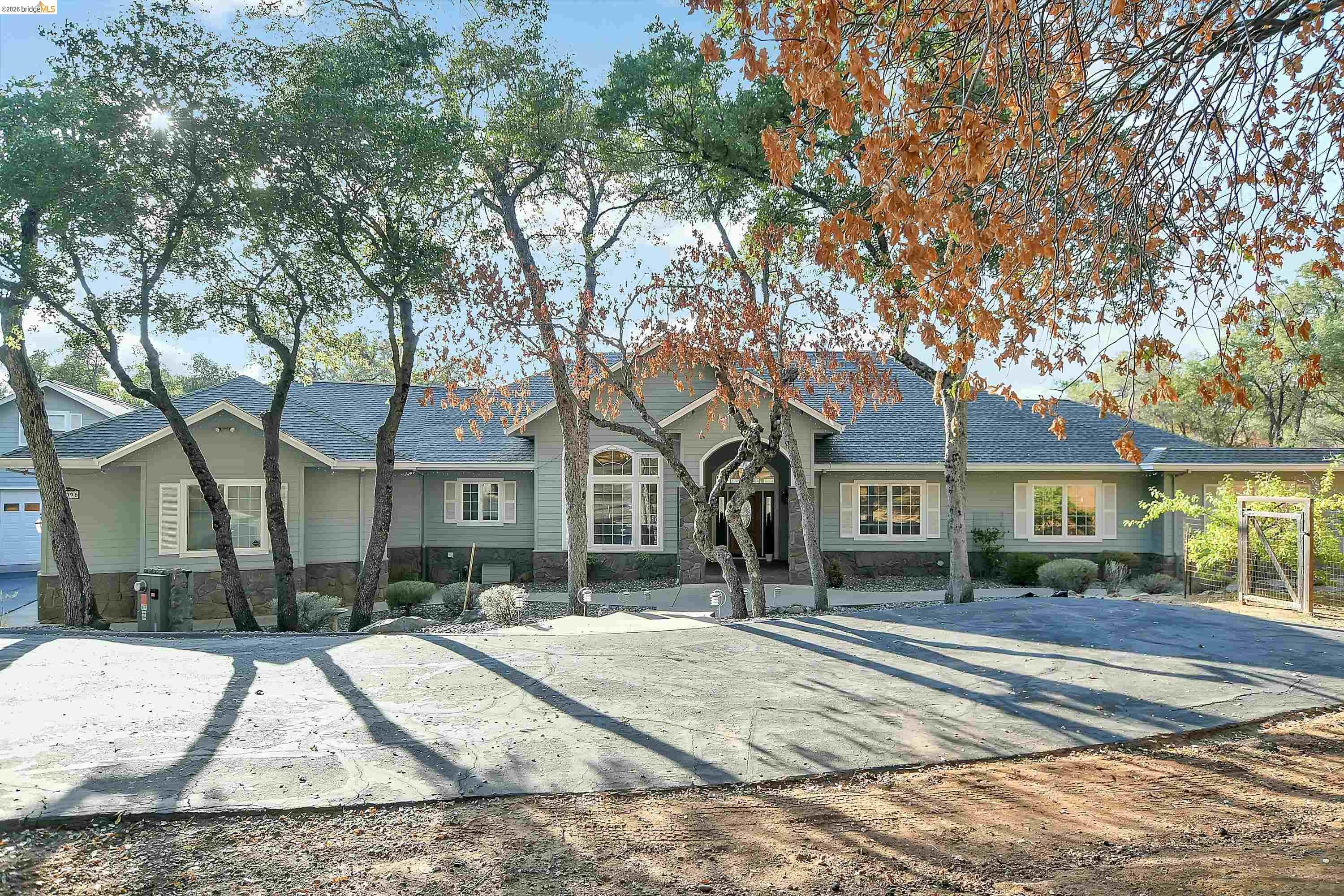 16096 Parkridge Ave — photo