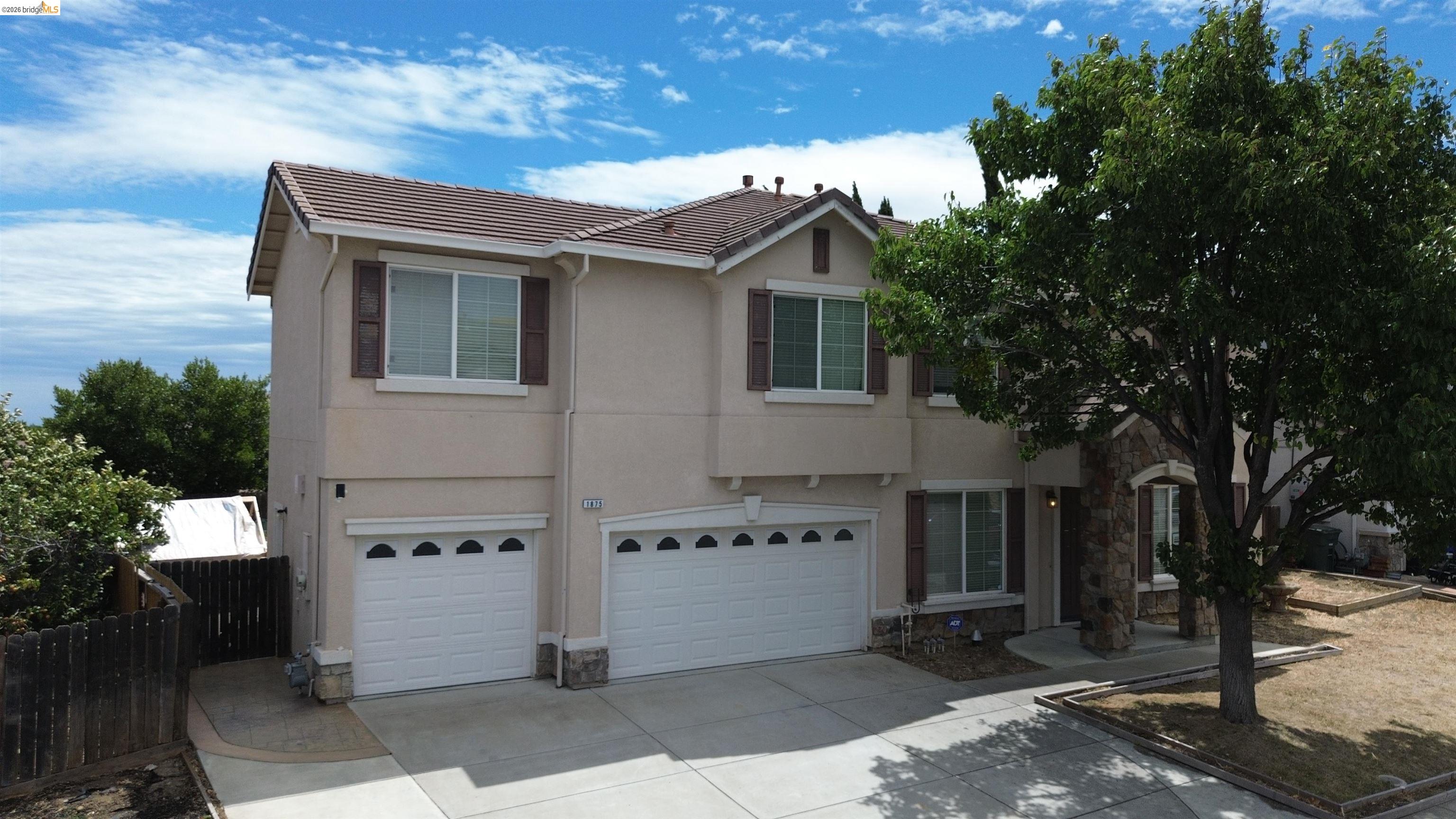 1875 Ventura Dr — photo