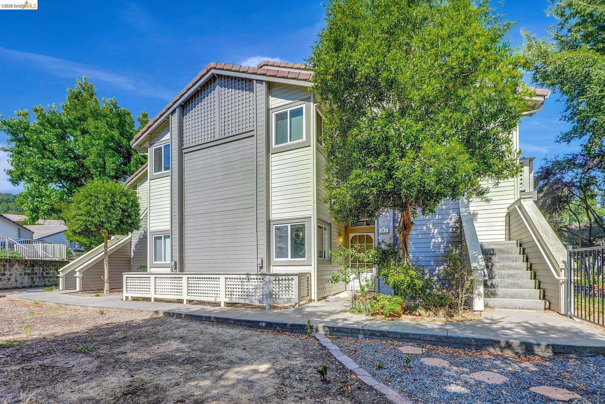 243 Florence Ct — photo