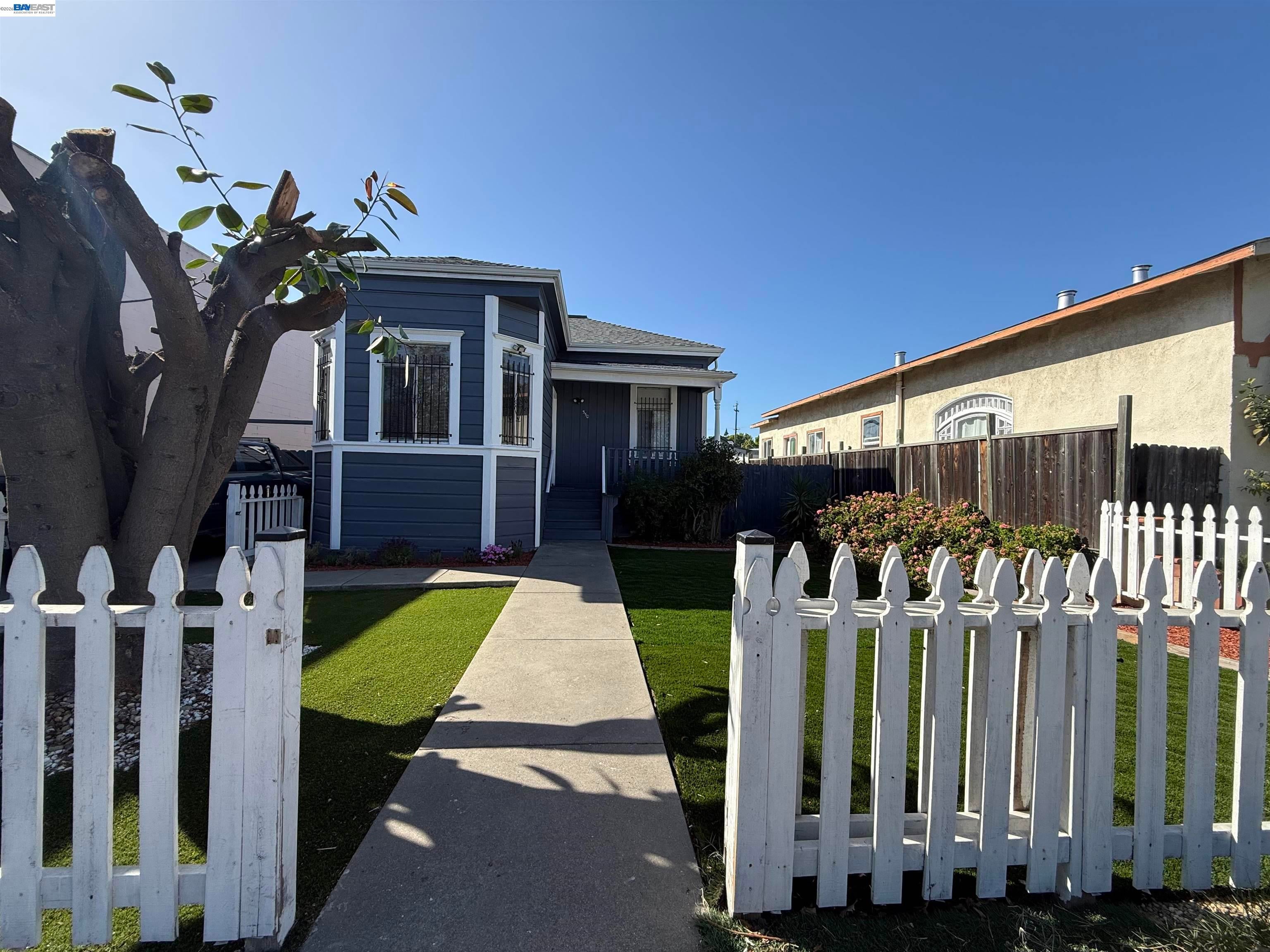 550 Marina Blvd — photo