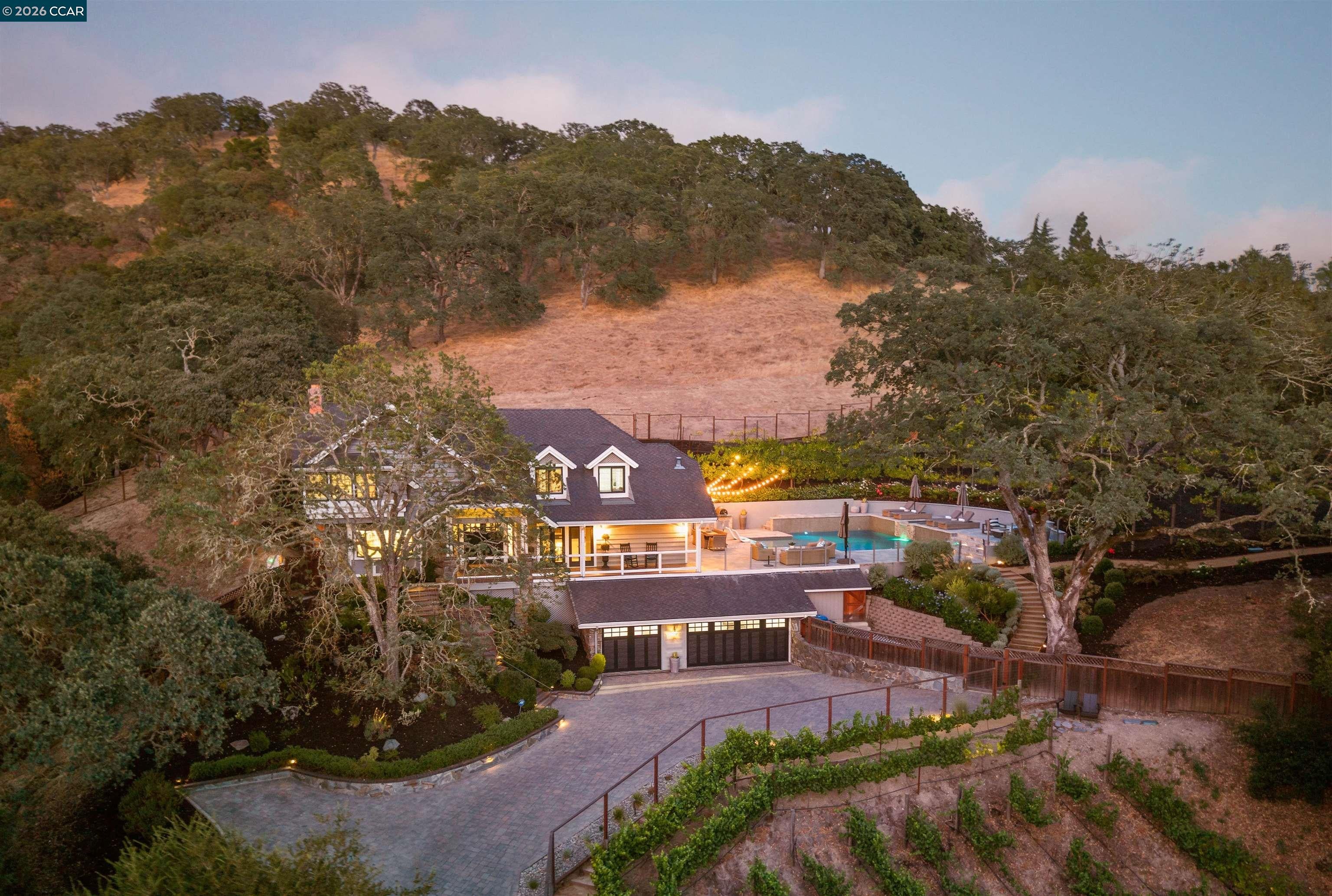 330 Twin Peaks Ln — photo