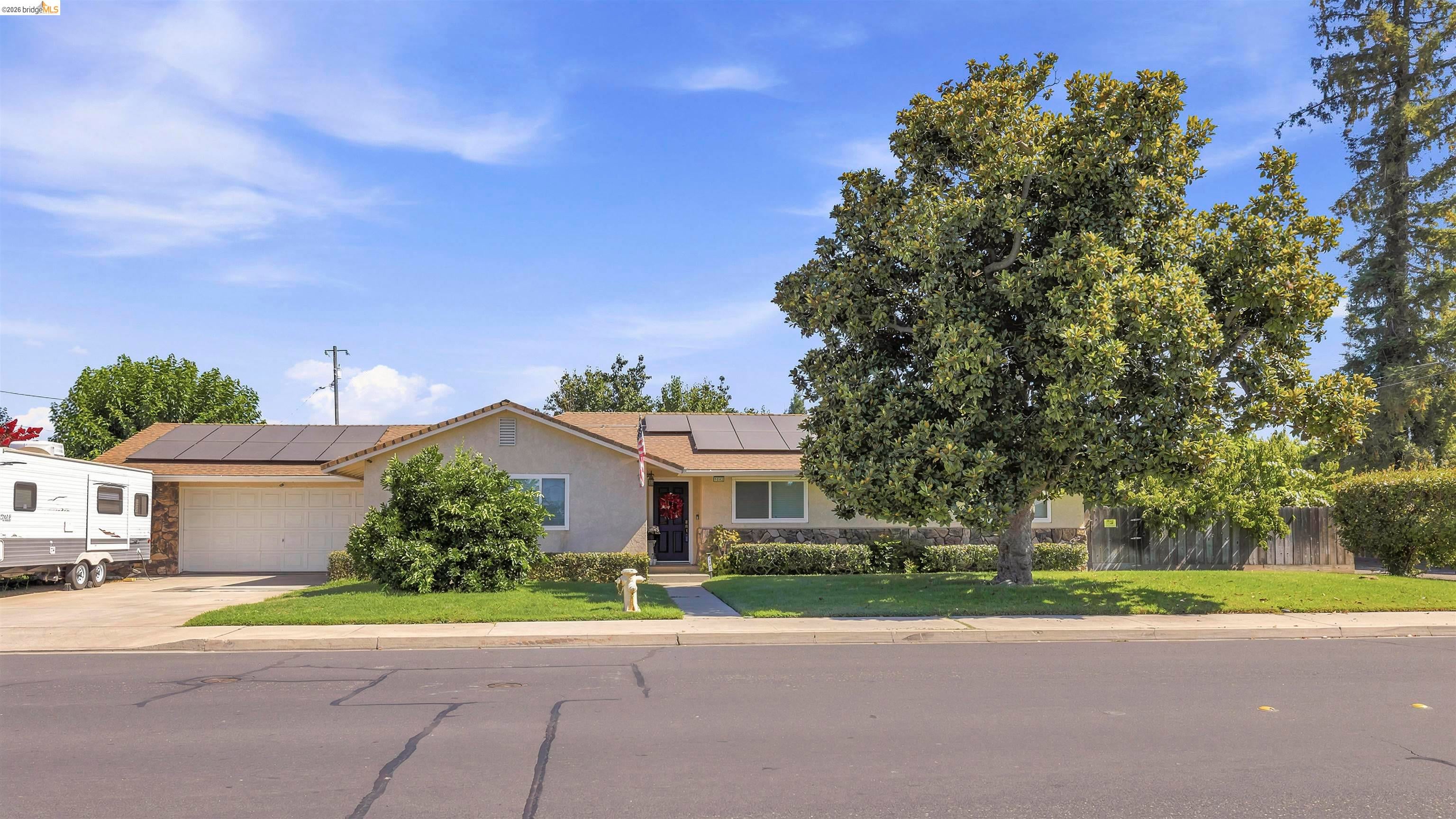 1042 Walnut St — photo