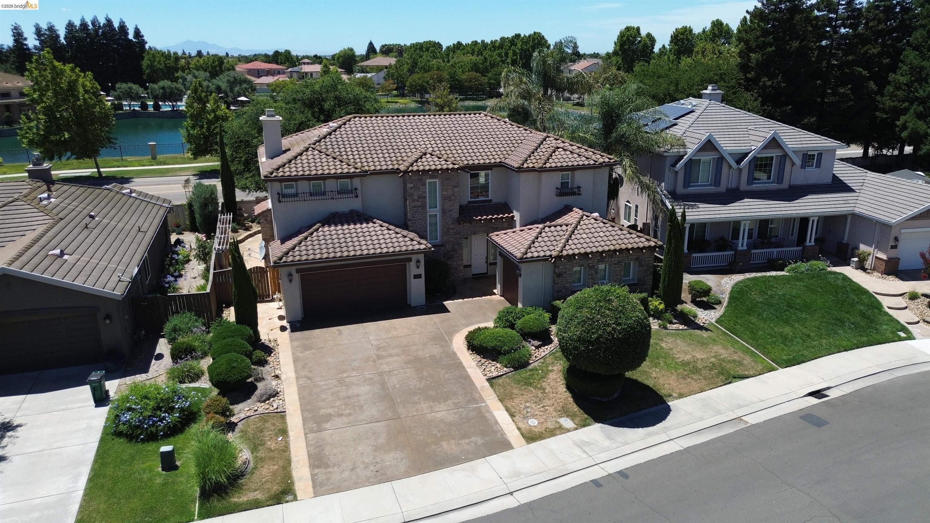 5548 Cortina Ln — photo