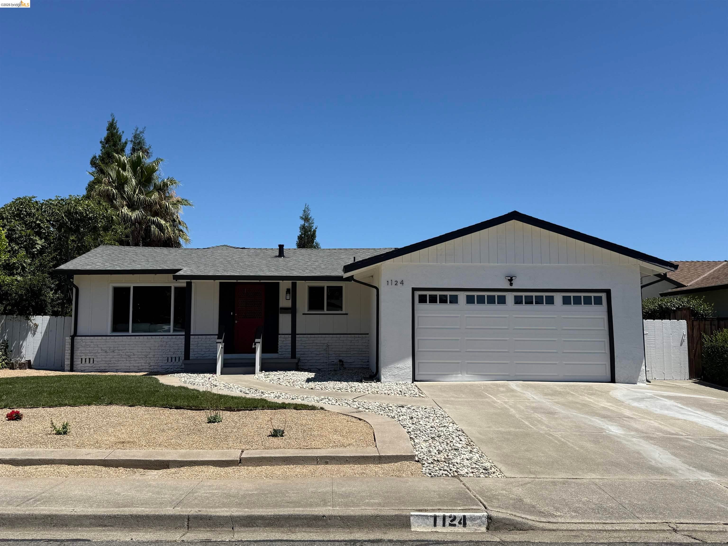 1124 Monterey Dr — photo