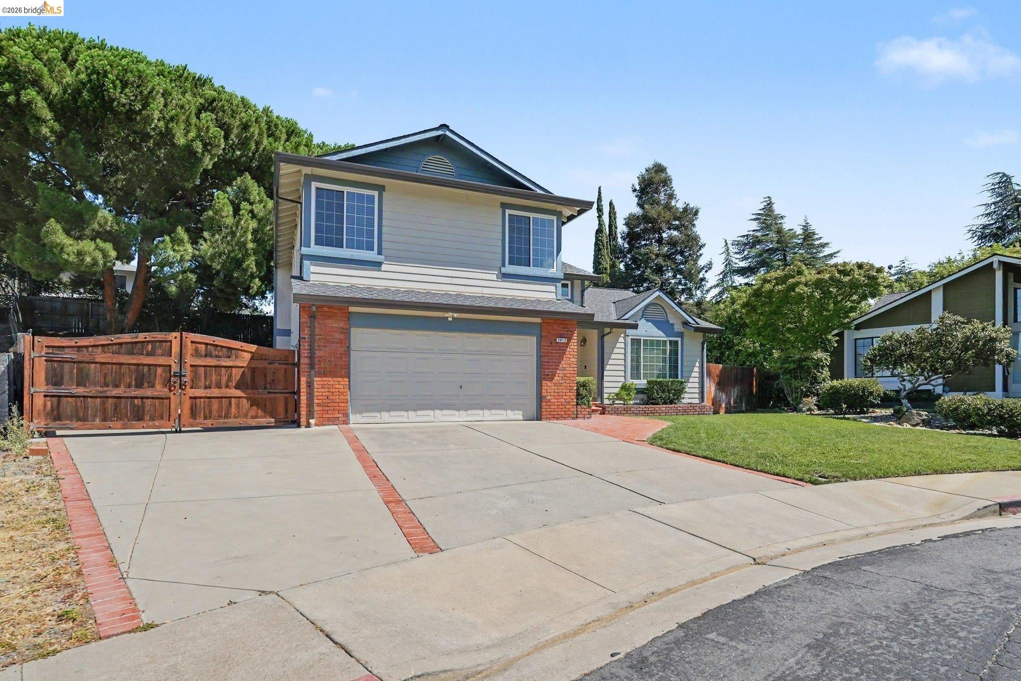 3813 Dove Ct — photo