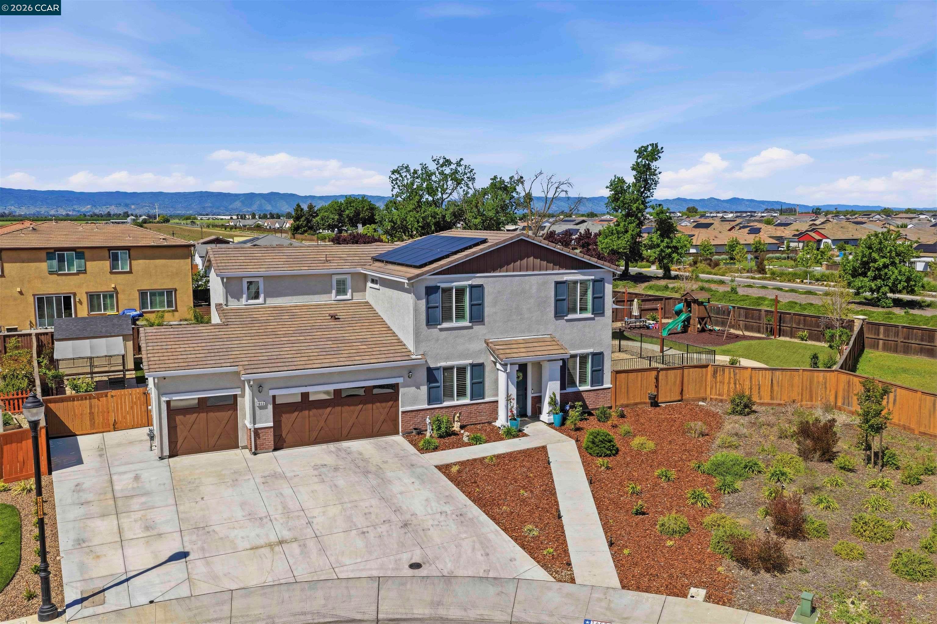 1655 Apricot Ct — photo