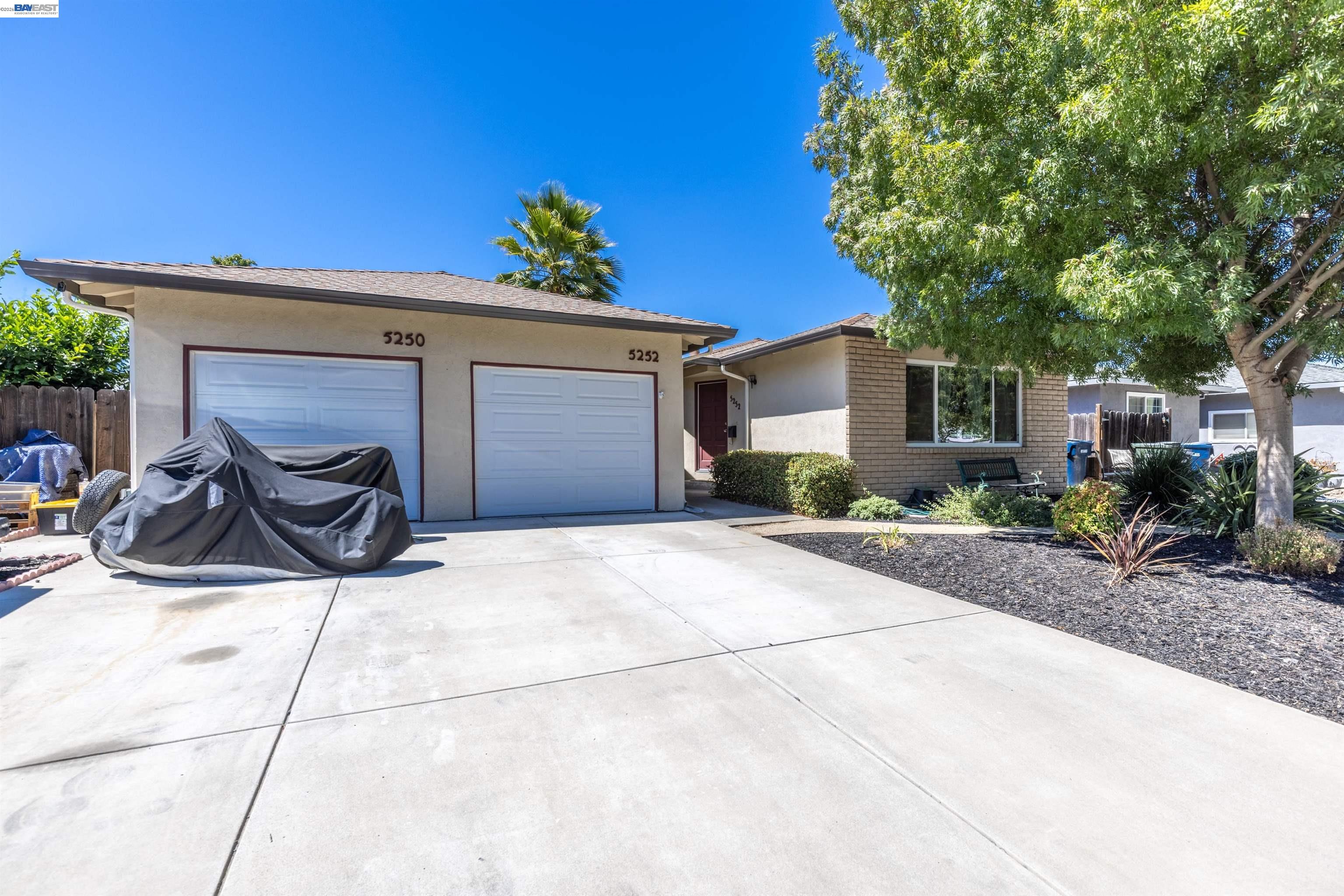 5252 Norma Way — photo