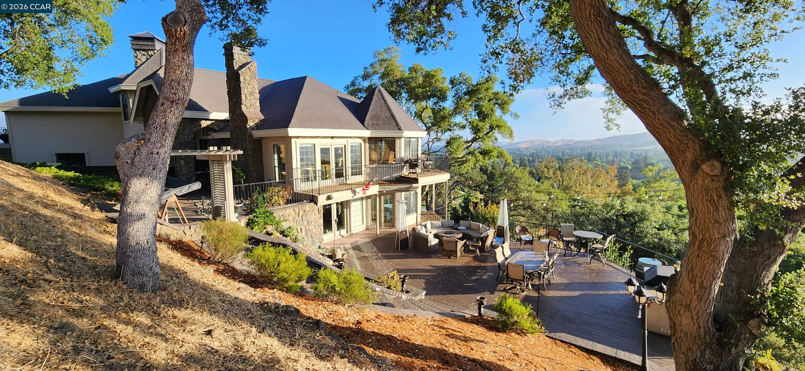 715 Castle Rock Rd — photo