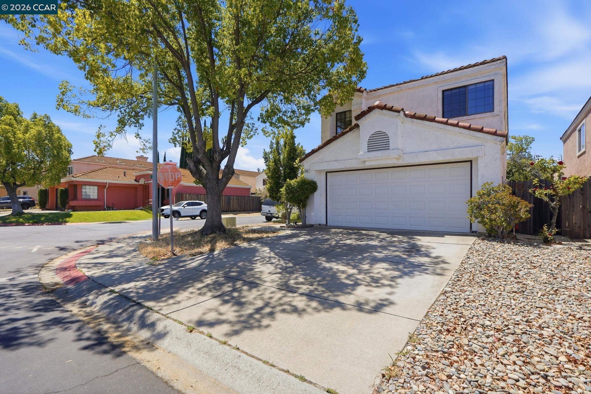 1032 Burnham Dr — photo