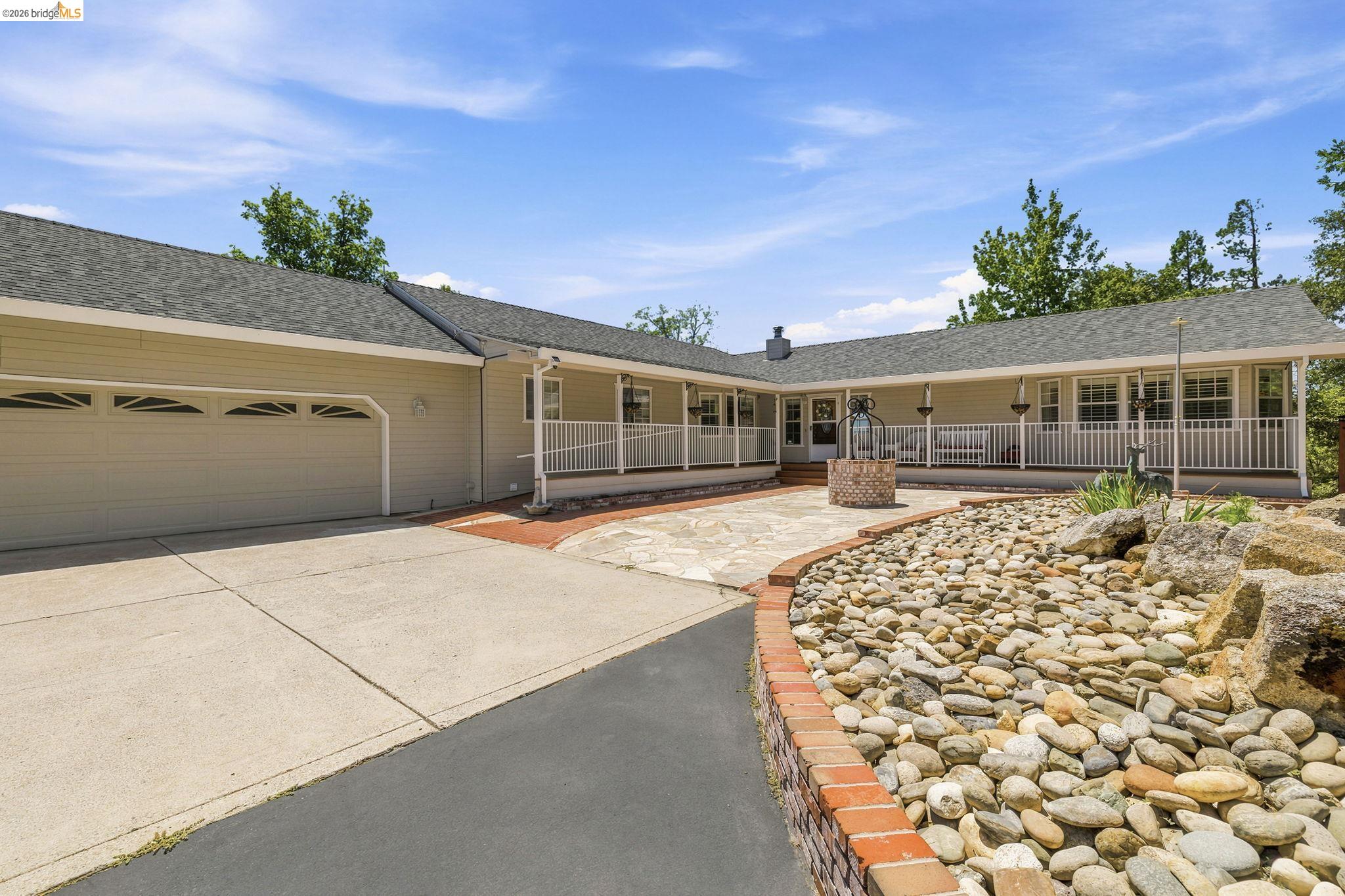 23361 Pinewood Ln — photo