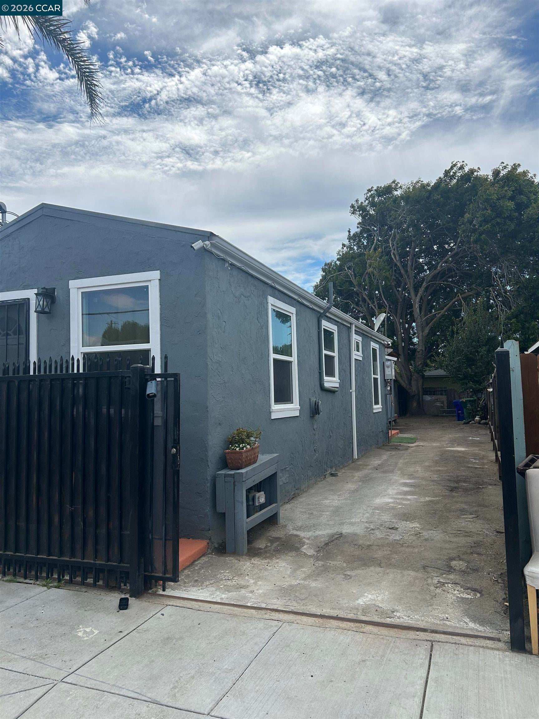 1825 Fred Jackson Way — photo
