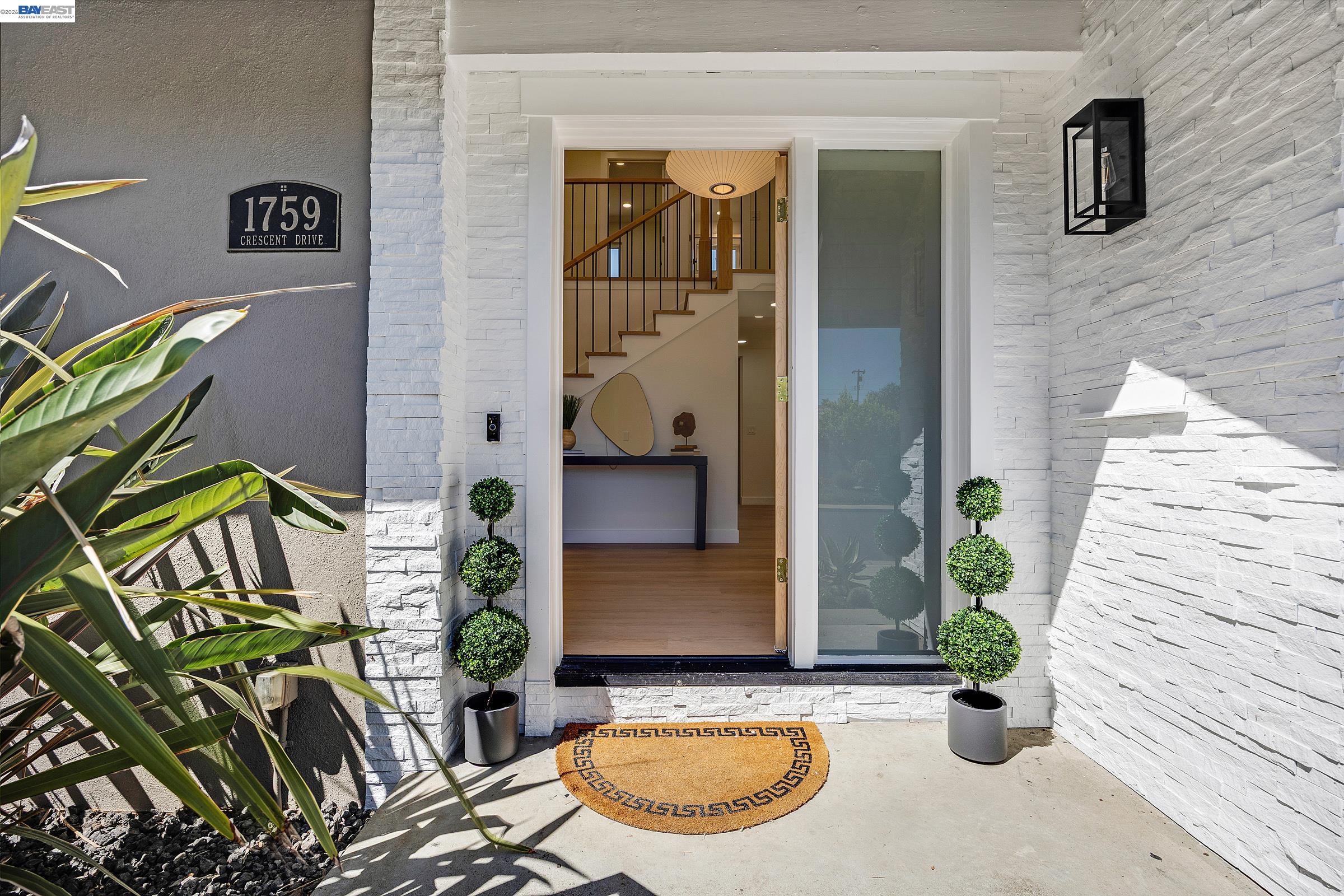 1759 Crescent Dr — photo