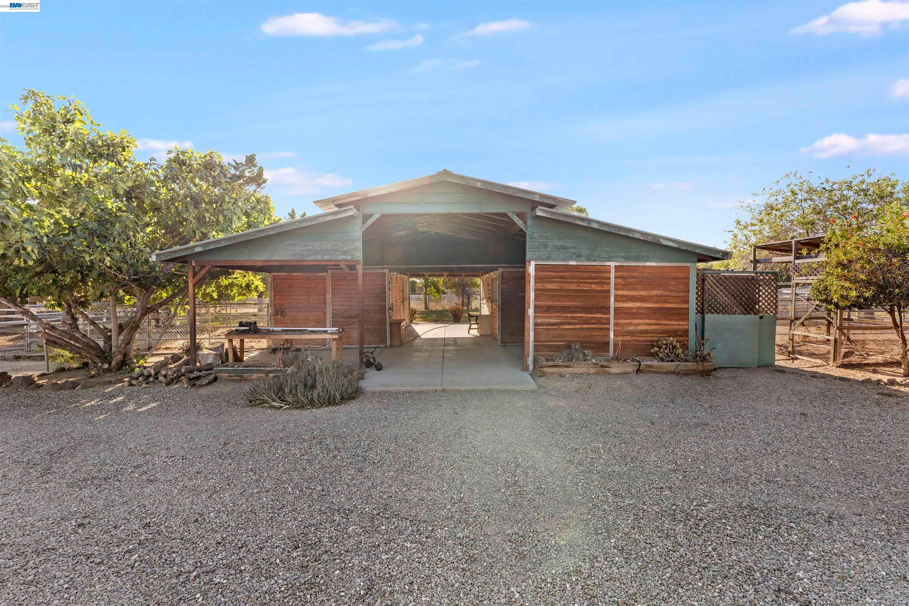 23110 Los Ranchos Dr — photo