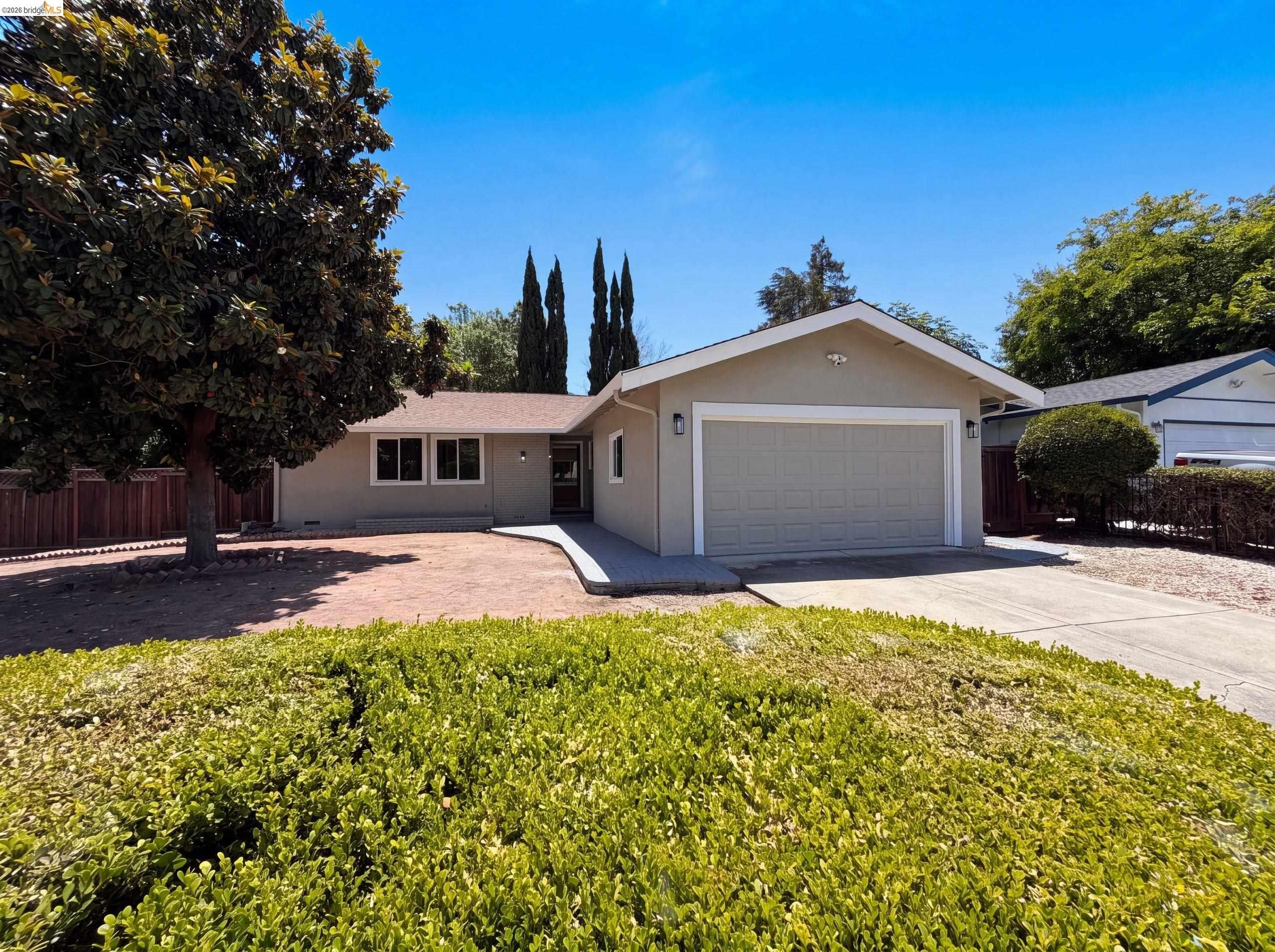 1496 Soccer Ct — photo