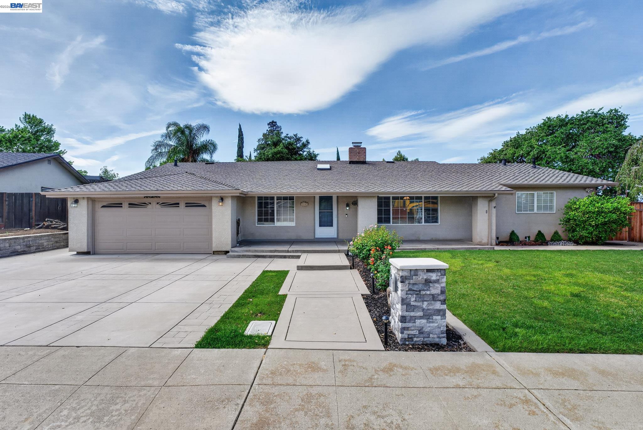 1147 Lomitas Ave — photo