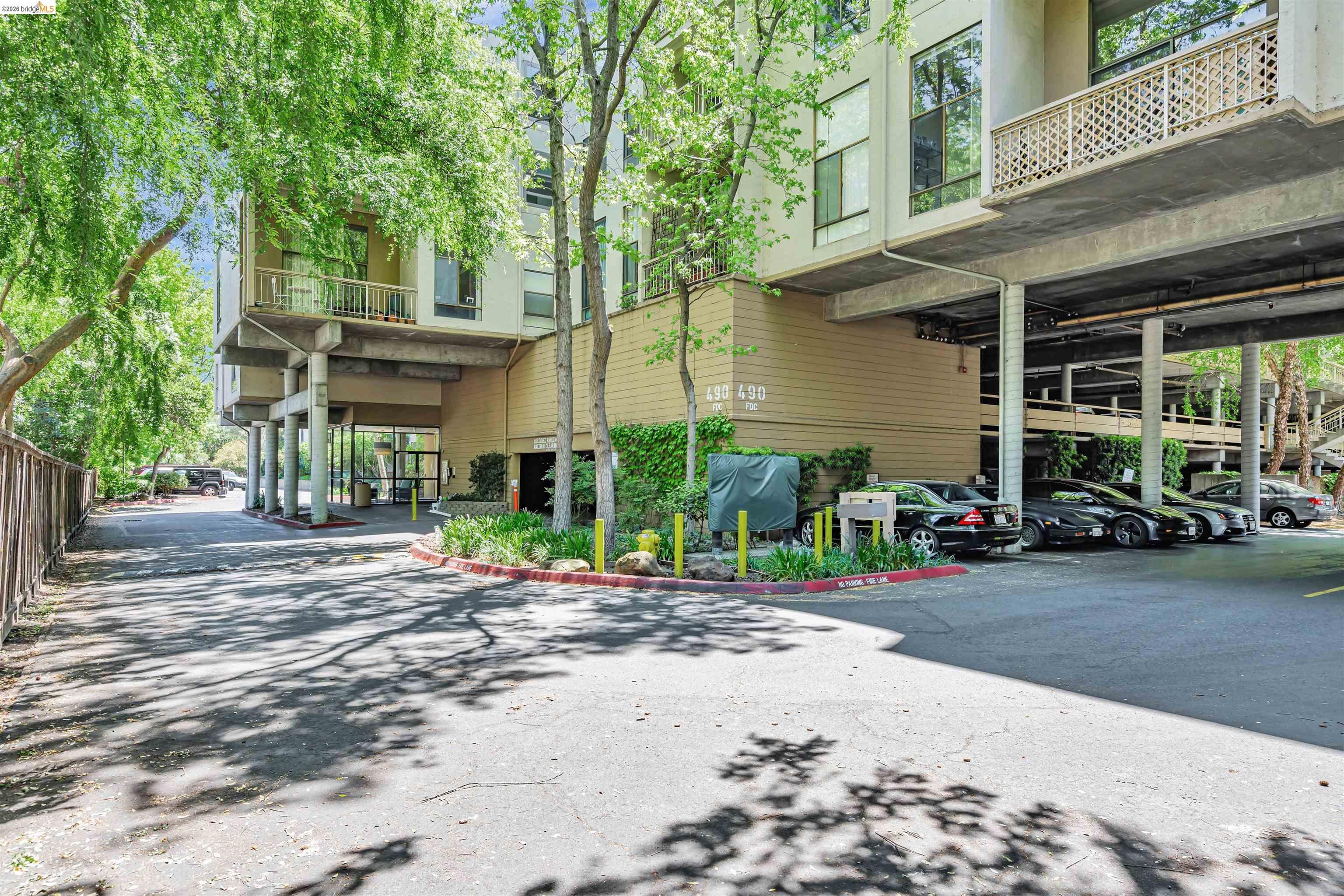 490 N Civic Dr 101 — photo