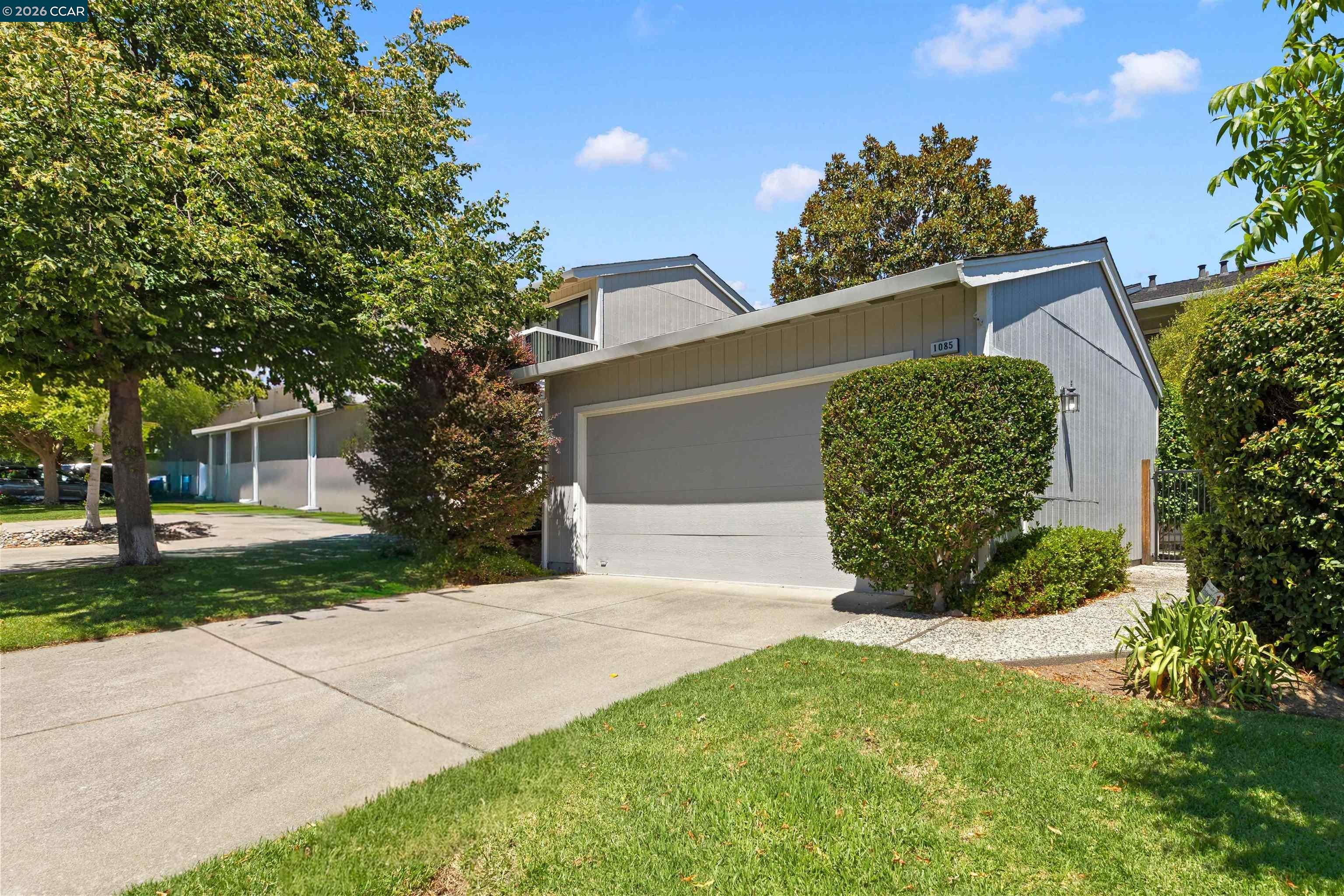 1085 Camino Verde Cir — photo