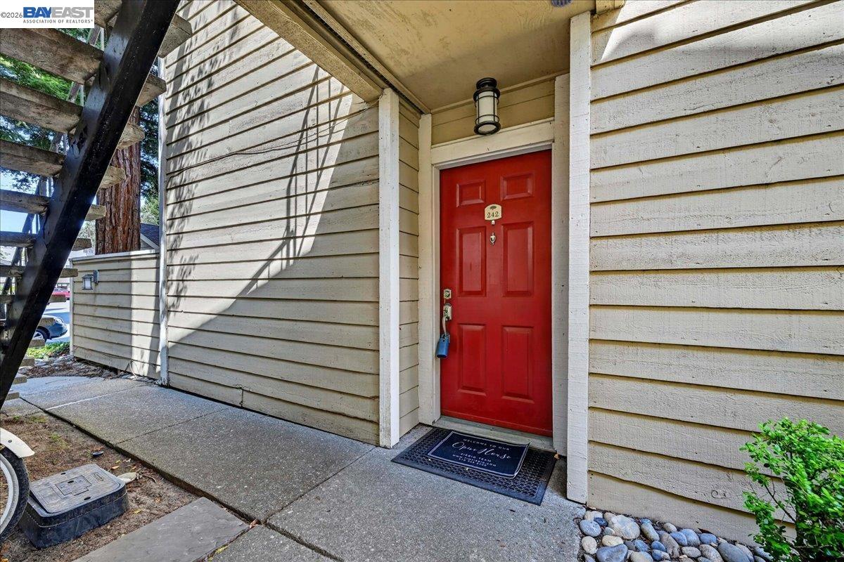 242 Eastridge Dr — photo