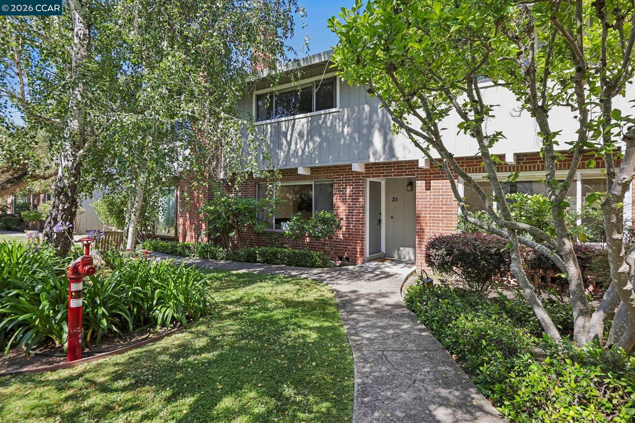 2135 Ascot Dr 23 — photo