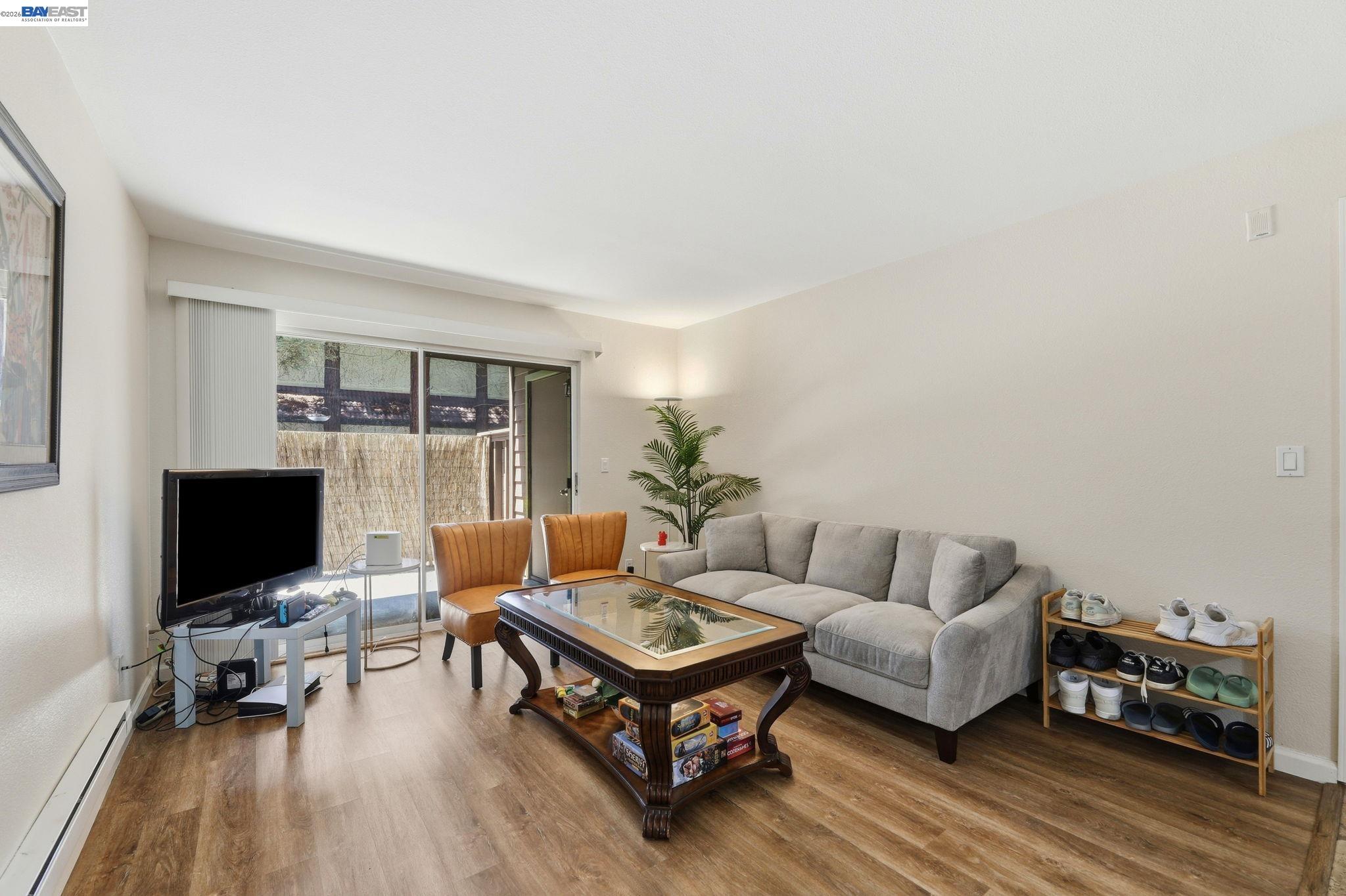 1137 Yarwood Court — photo