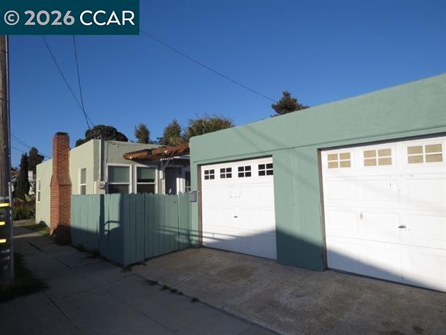 100 12th St — photo