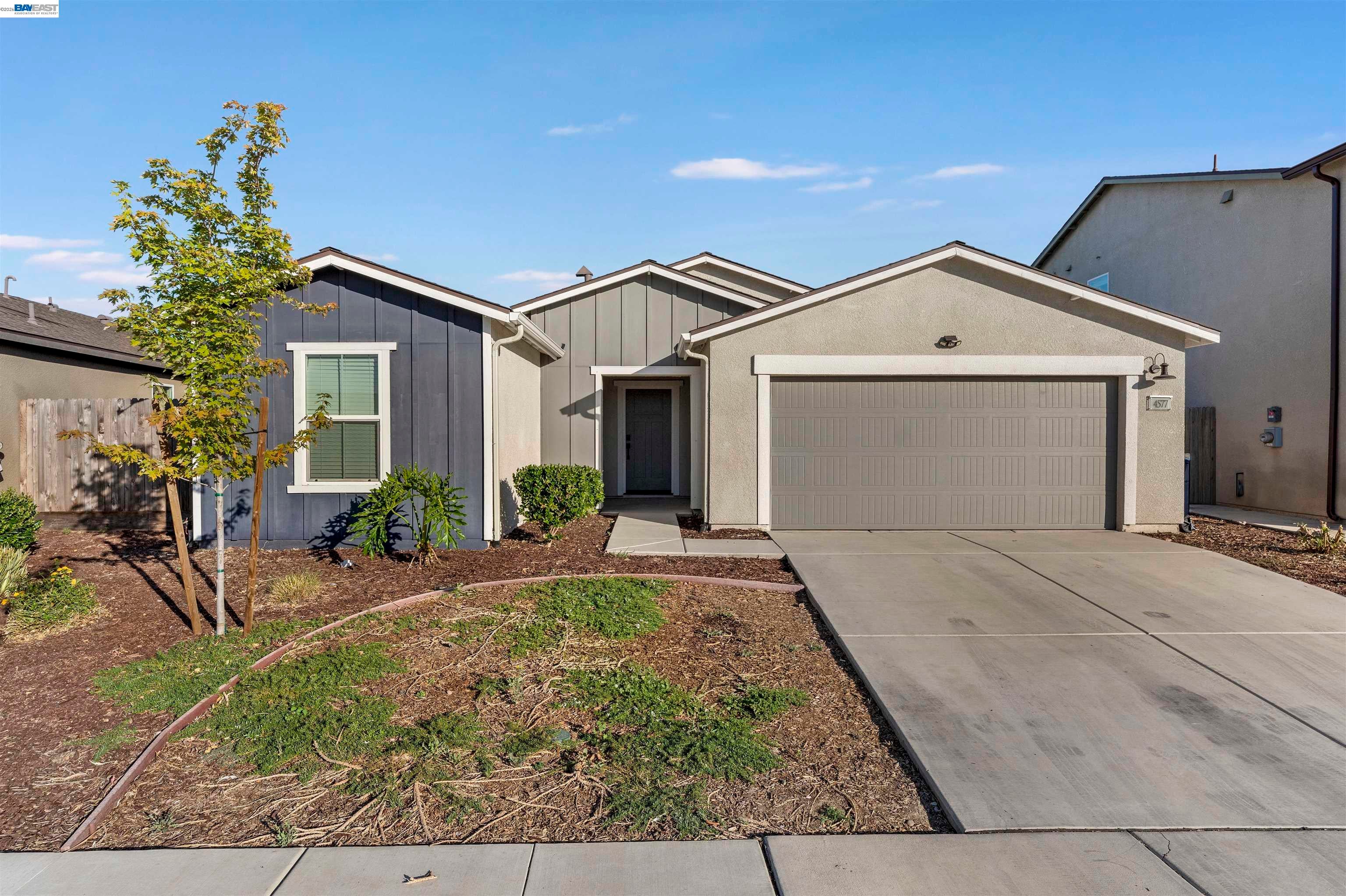 4577 Isabel Ct — photo