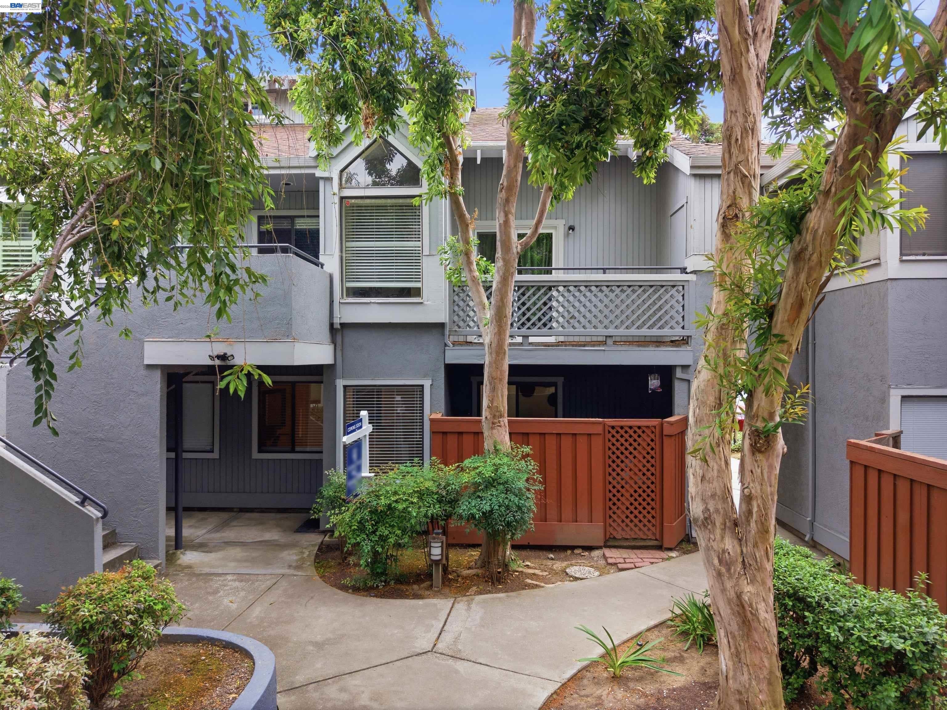 4664 Devonshire Cmn — photo