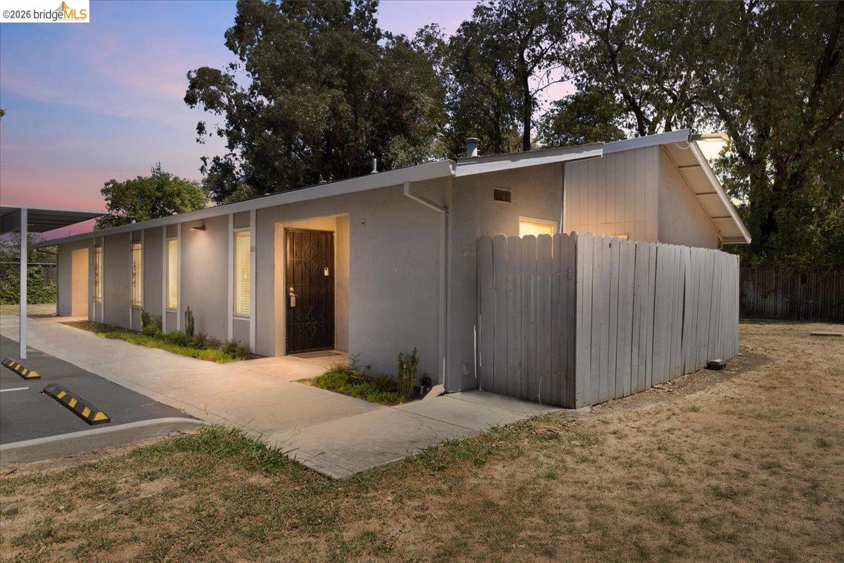 200 Del Luz Ct — photo