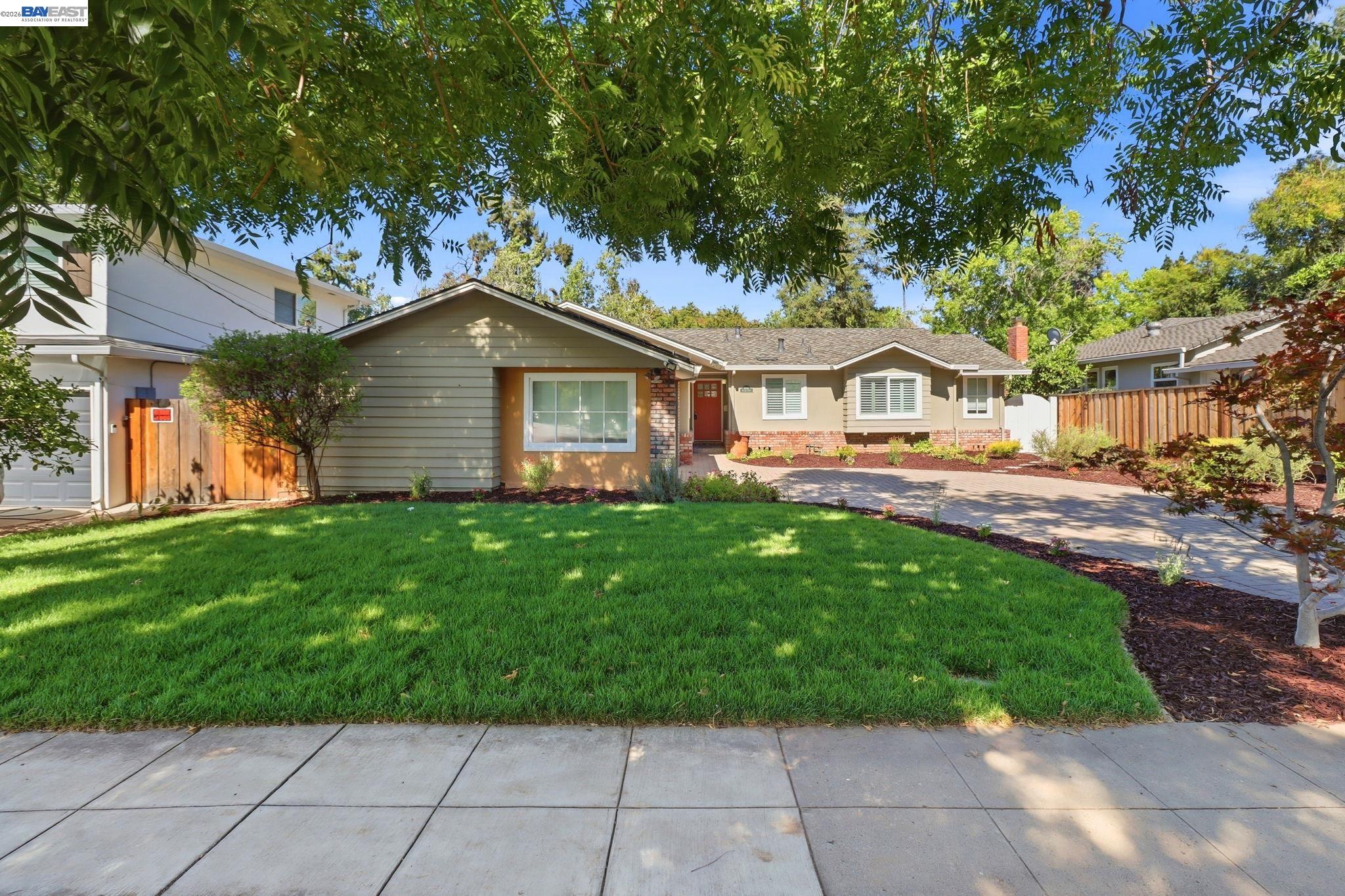 1654 Creek Dr — photo