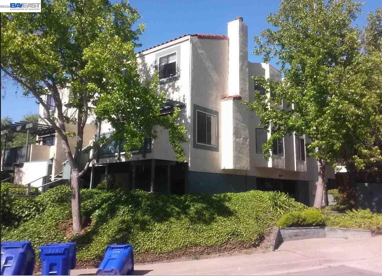 1704 Dalessi Dr — photo