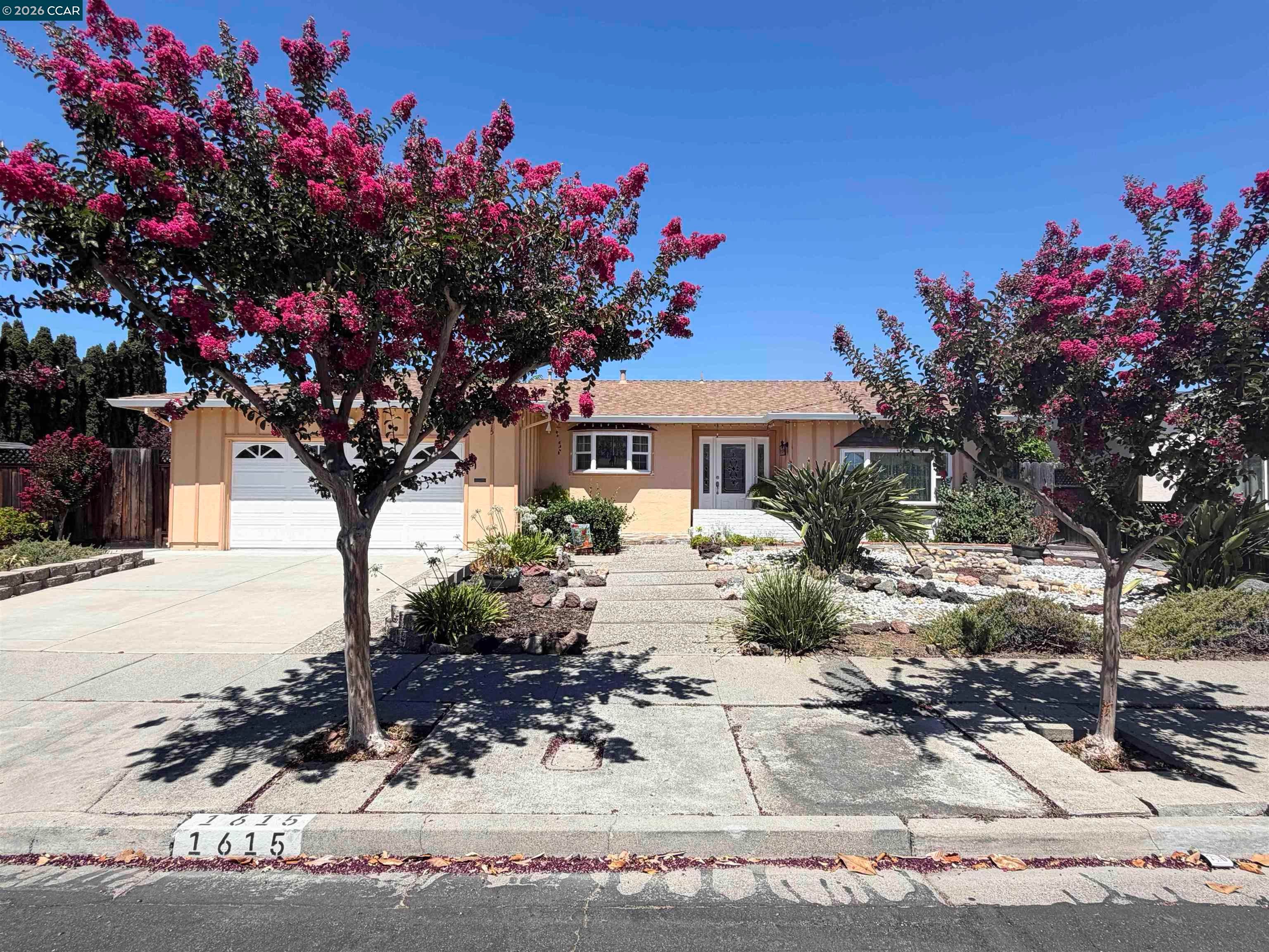 1615 Thornwood Dr — photo