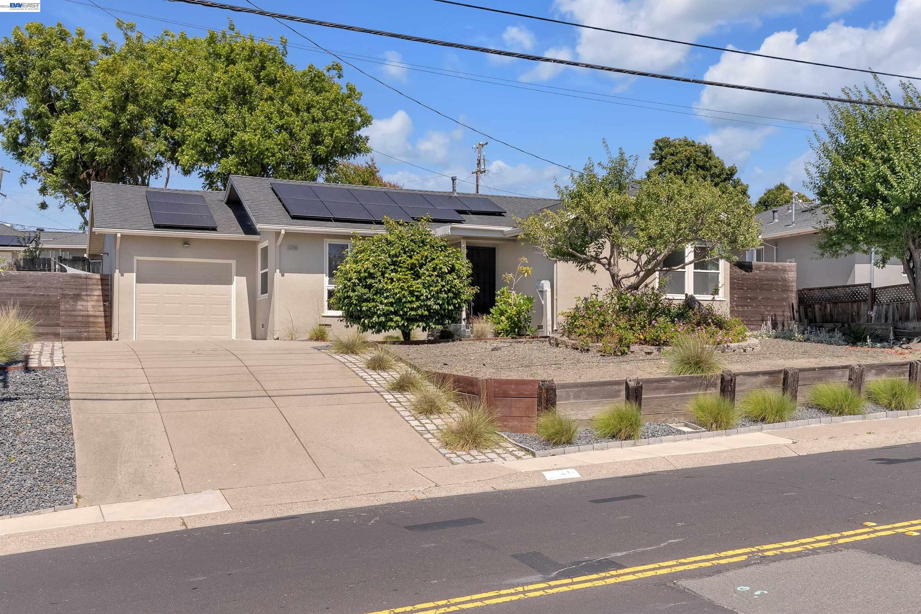 2518 Tara Hills Dr — photo