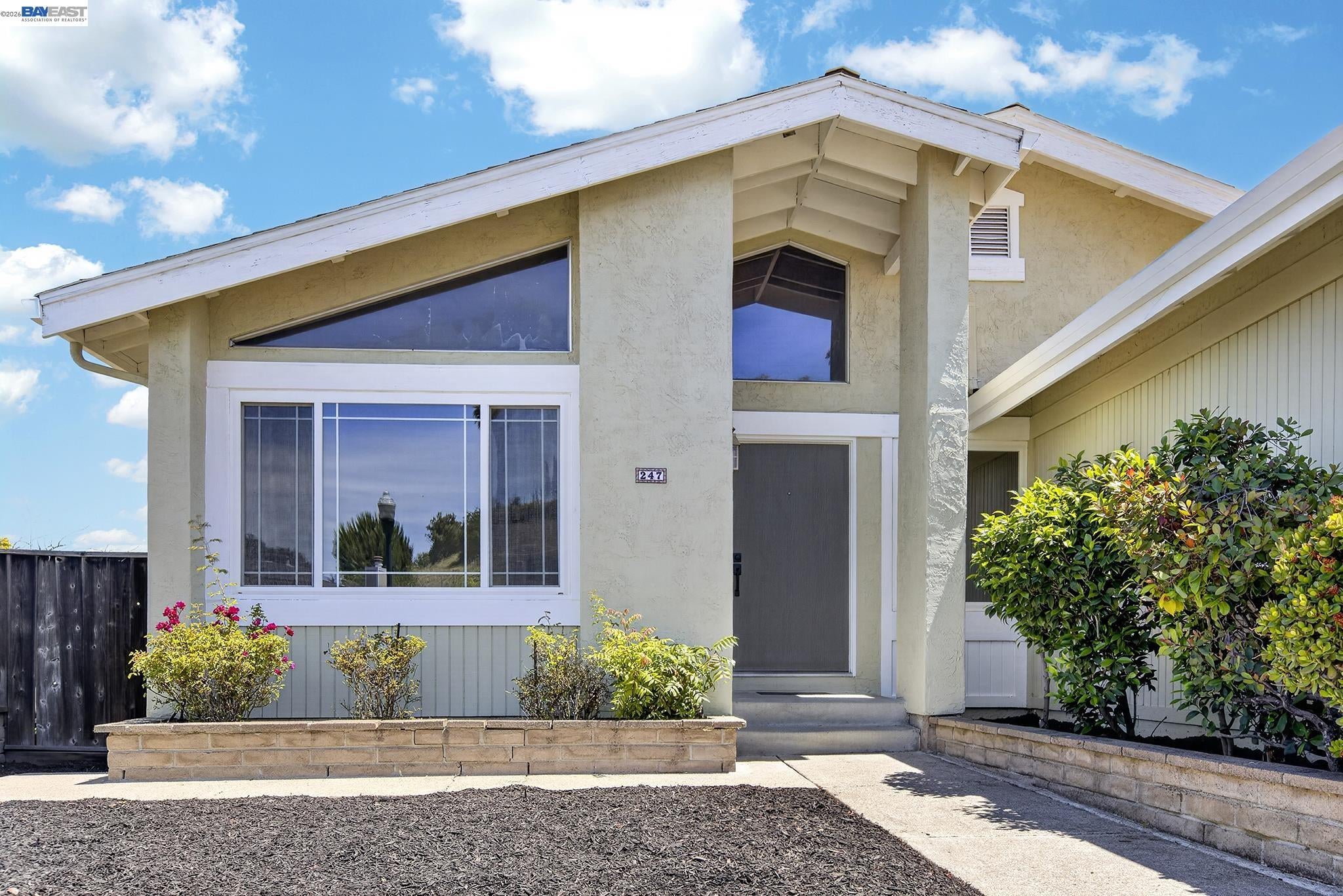 247 Sparrow Dr — photo
