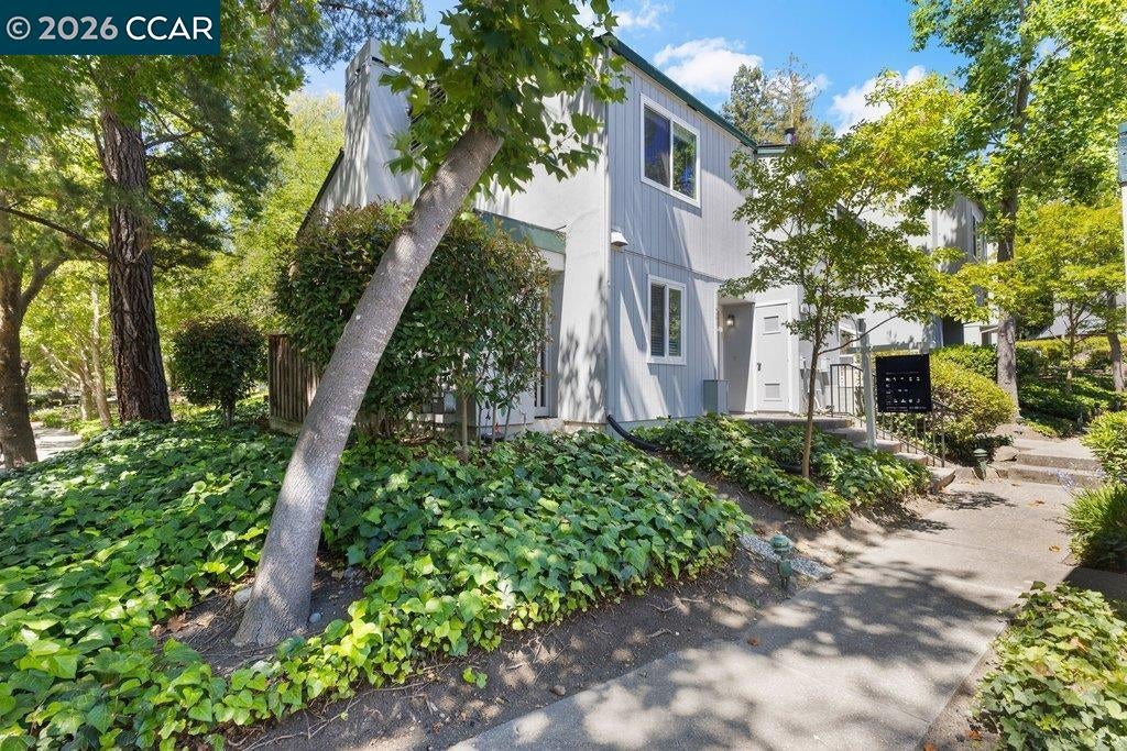 401 Old Orchard Ct — photo